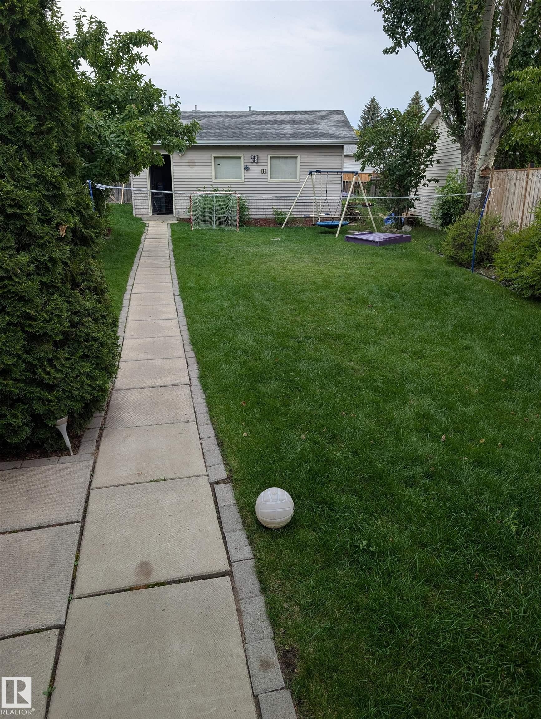 3527 41 Avenue Nw, Edmonton, AB - Outdoor