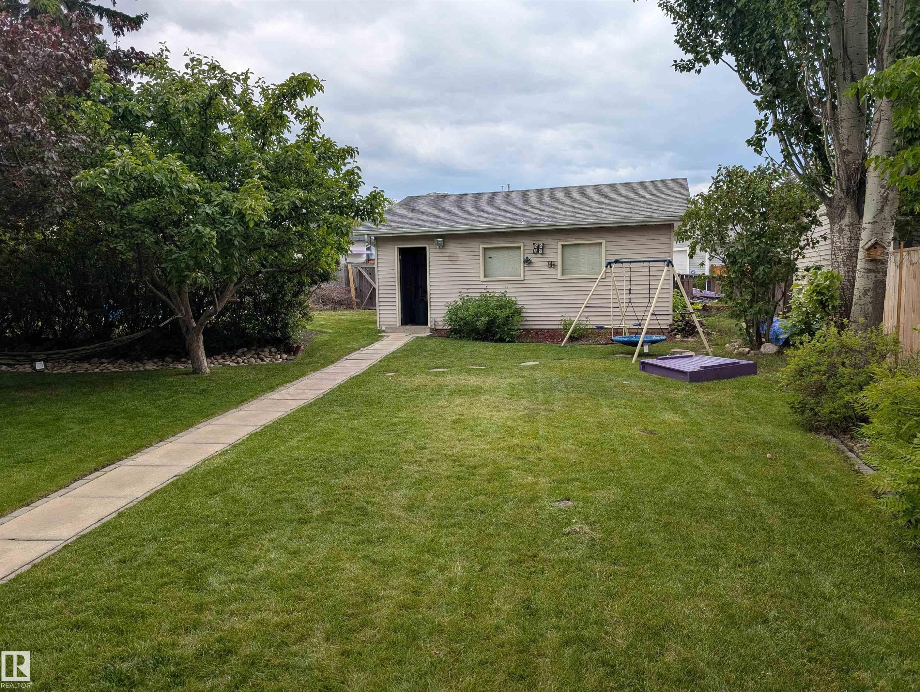 3527 41 Avenue Nw, Edmonton, AB - Outdoor