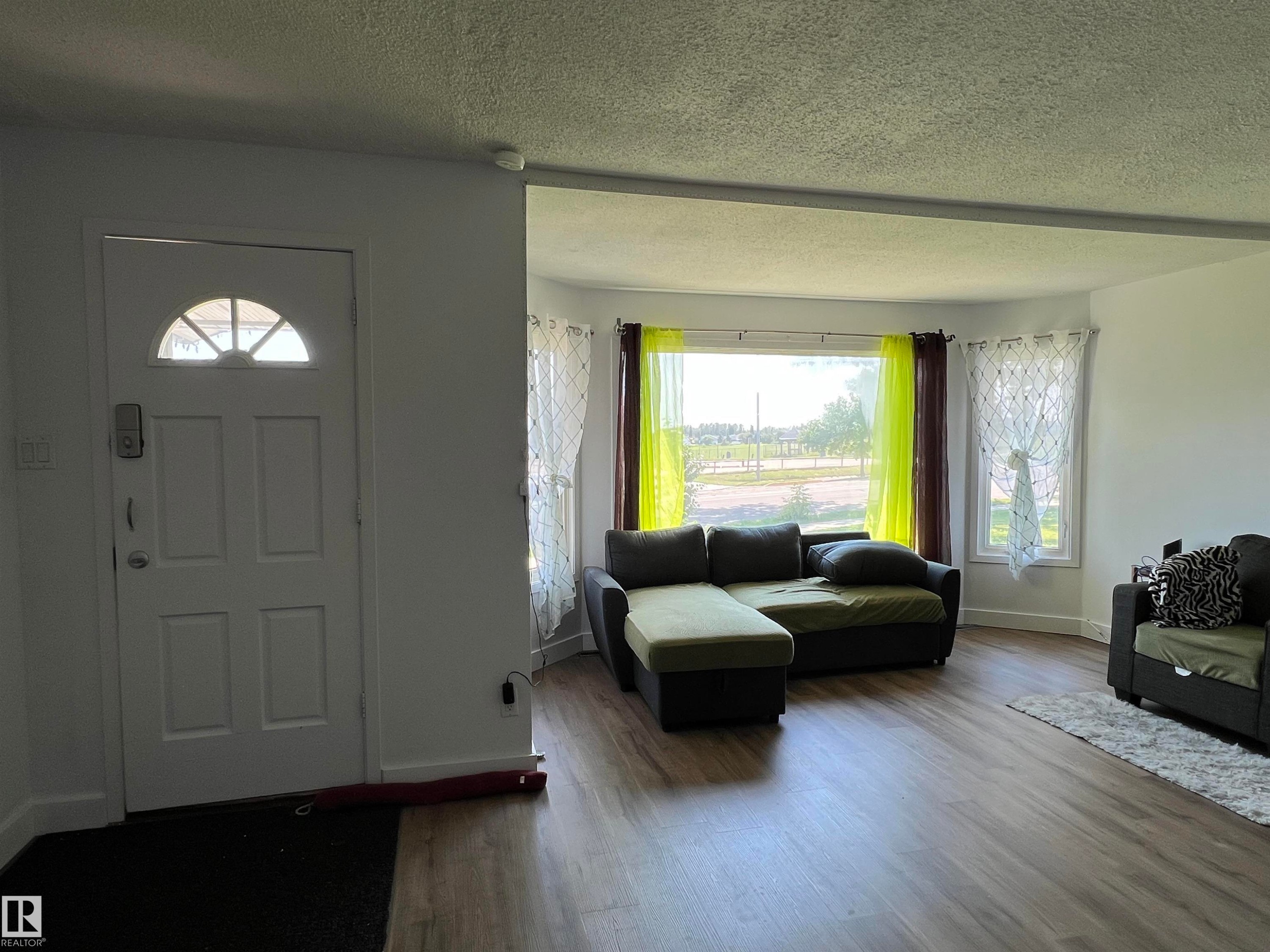 4764 43 St., Drayton Valley, AB - Indoor Photo Showing Living Room