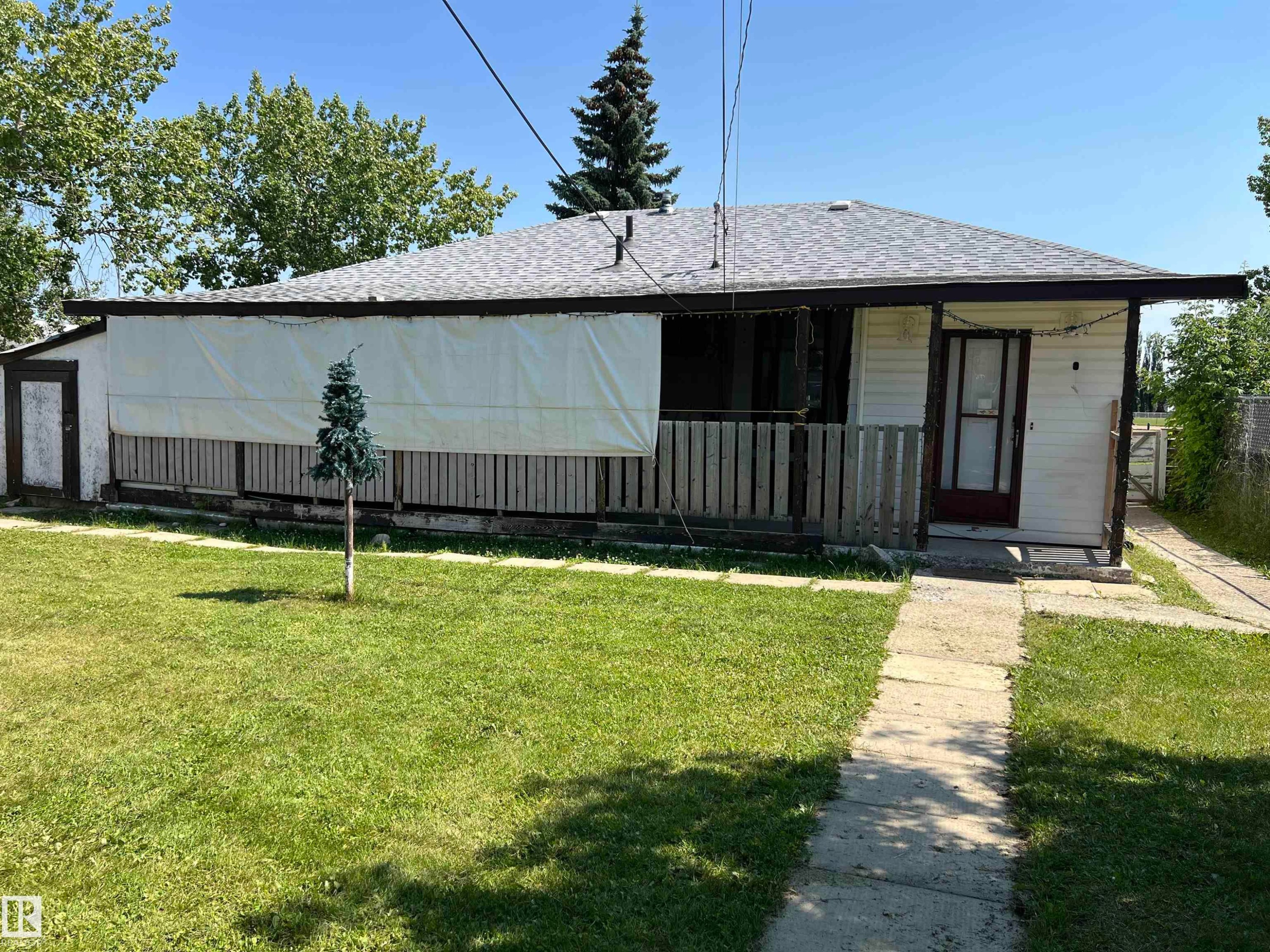 4764 43 St., Drayton Valley, AB - Outdoor