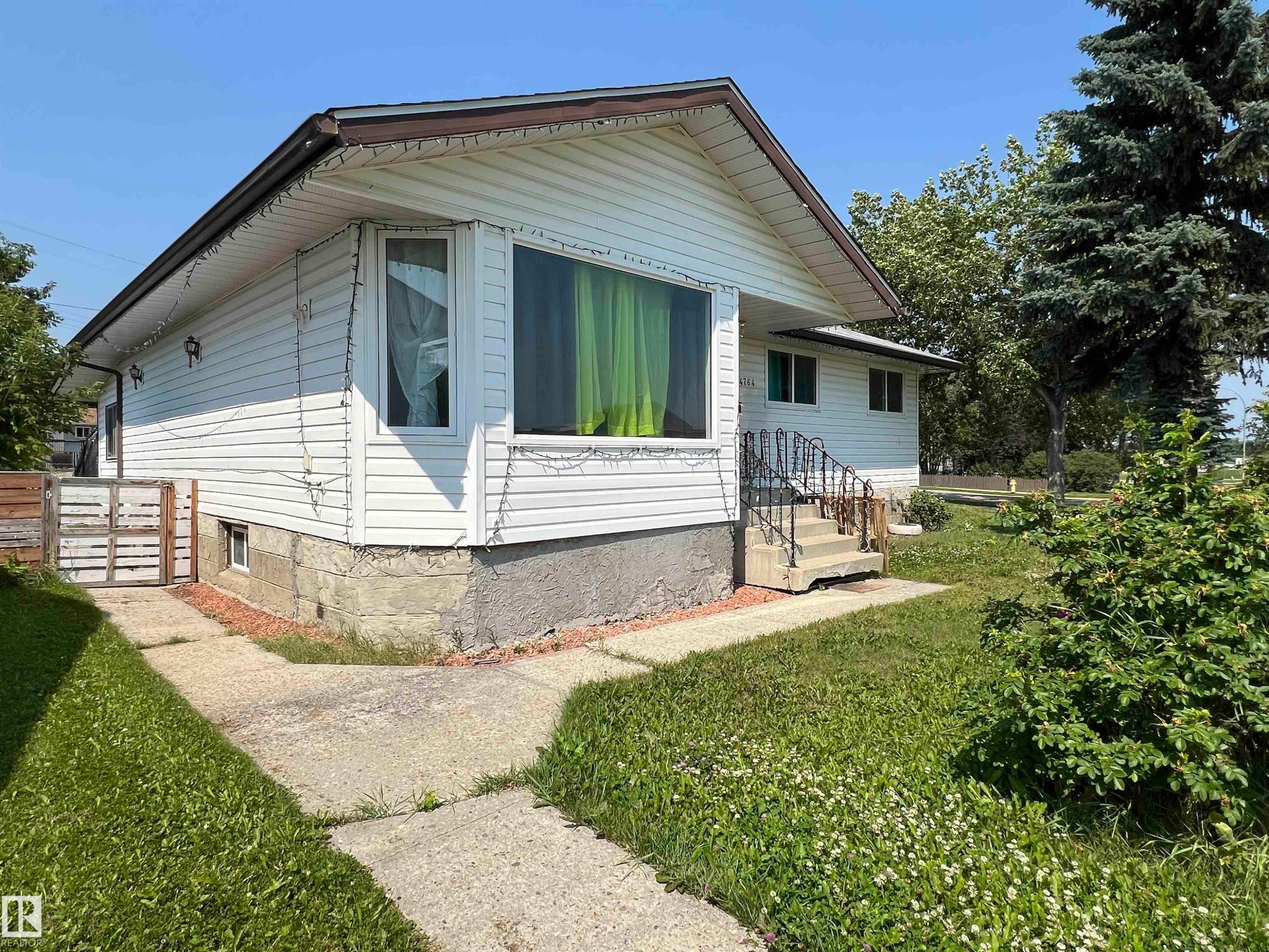 4764 43 St., Drayton Valley, AB - Outdoor