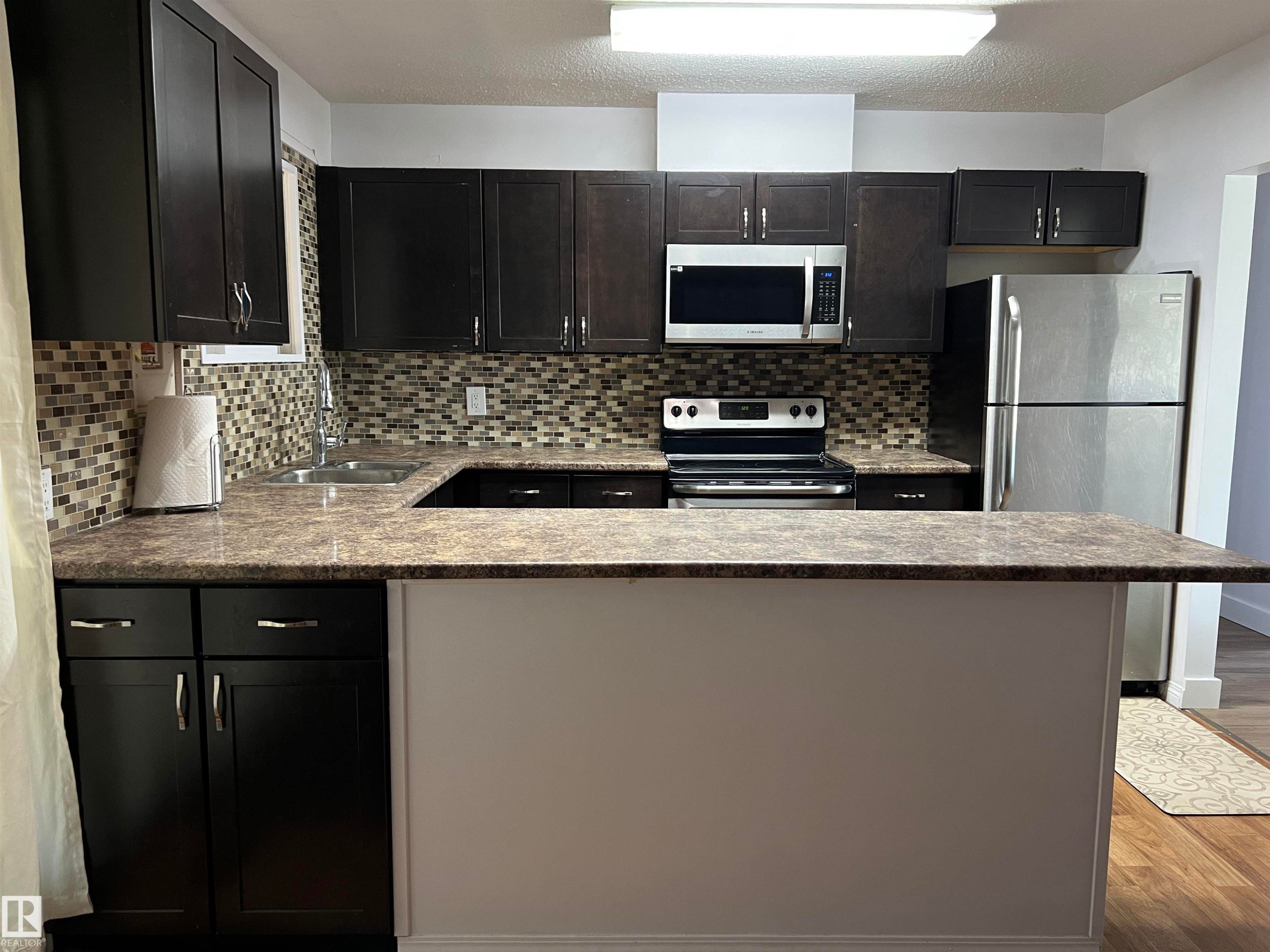 4764 43 St., Drayton Valley, AB - Indoor Photo Showing Kitchen With Double Sink With Upgraded Kitchen