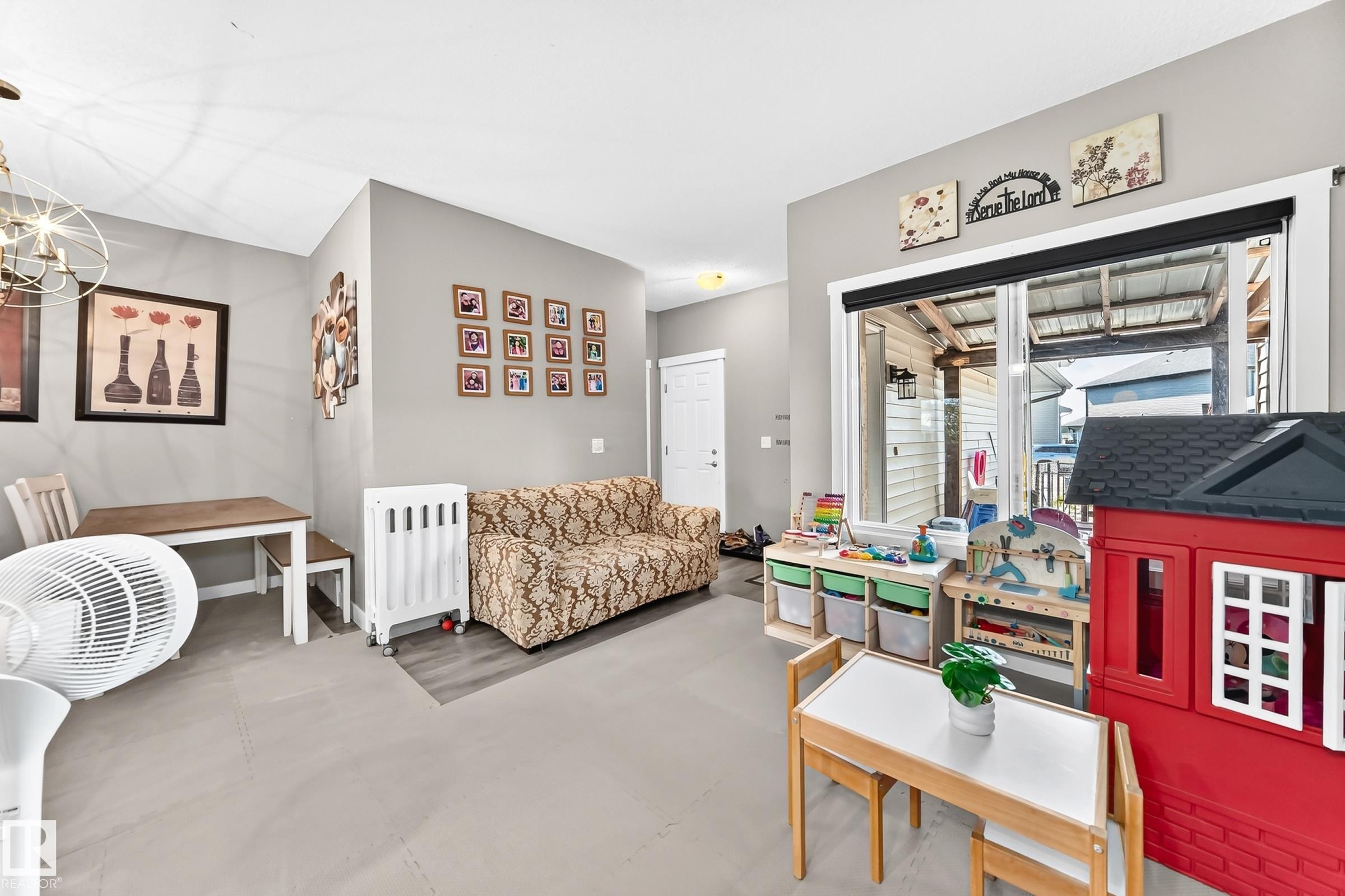 689 Black Boulevard, Leduc, AB - Indoor Photo Showing Other Room