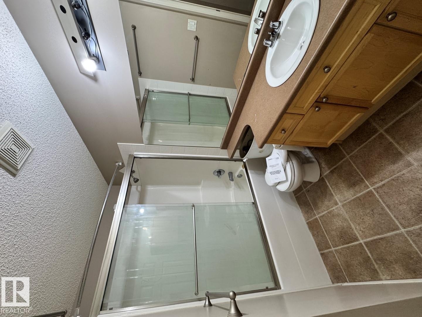 #28 2508 Hanna Cr Nw, Edmonton, AB - Indoor Photo Showing Laundry Room