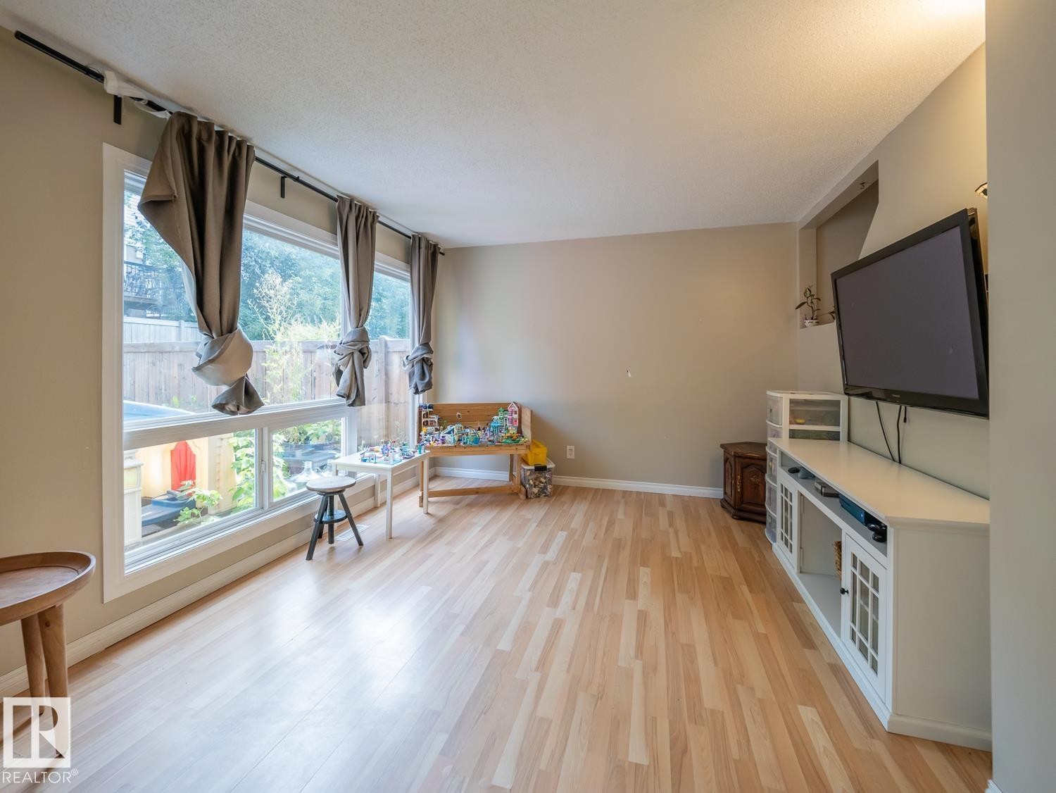 208 Grandin Village, St. Albert, AB - Indoor