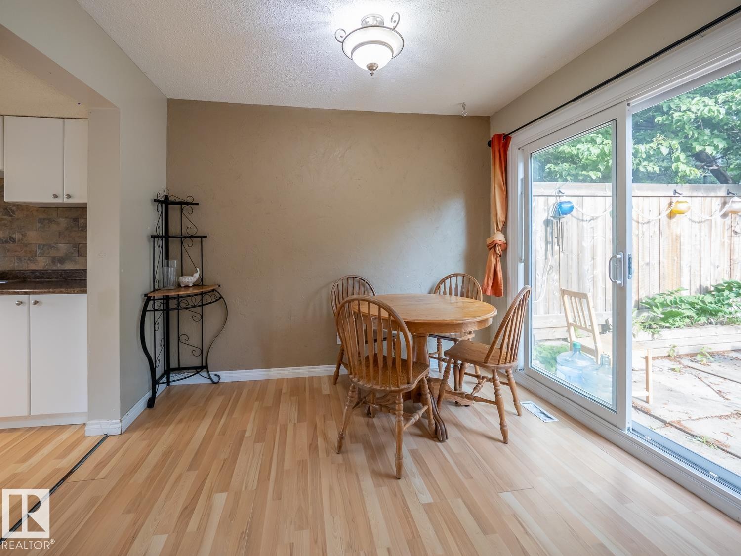 208 Grandin Village, St. Albert, AB - Indoor Photo Showing Dining Room