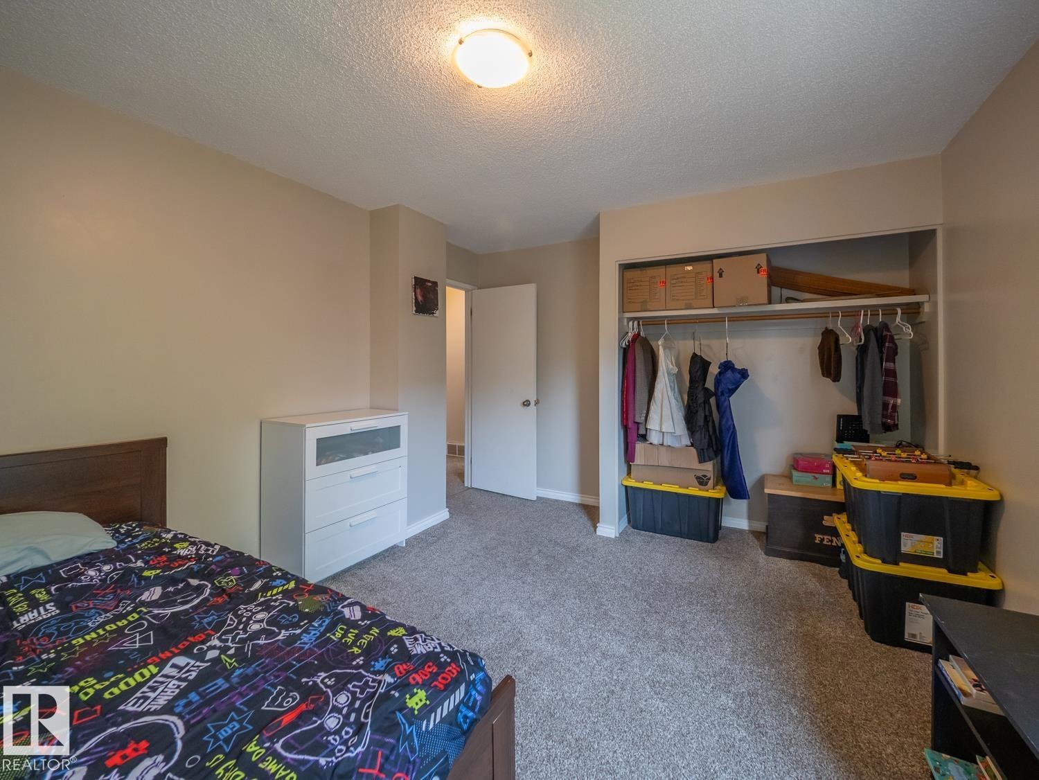208 Grandin Village, St. Albert, AB - Indoor Photo Showing Bedroom