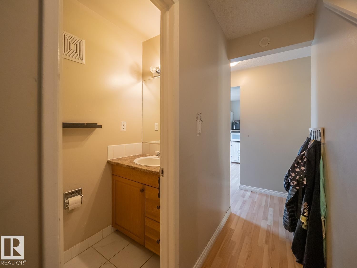 208 Grandin Village, St. Albert, AB - Indoor Photo Showing Bathroom