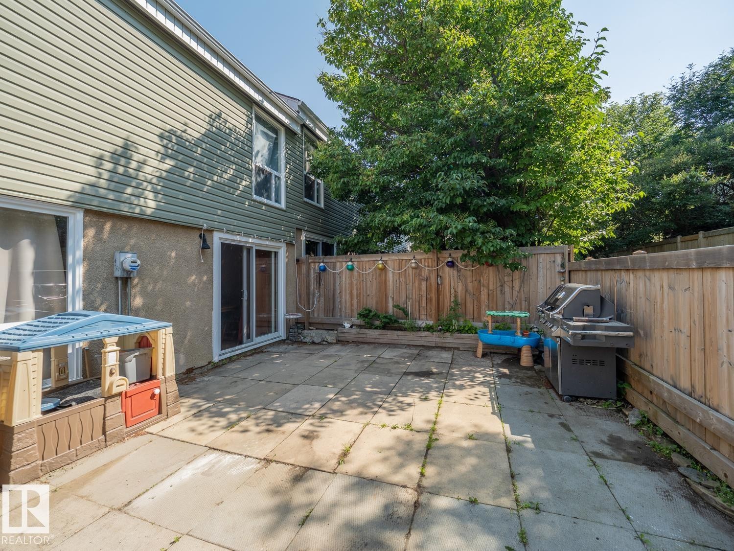 208 Grandin Village, St. Albert, AB - Outdoor