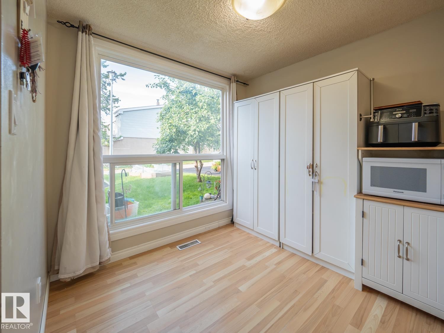 208 Grandin Village, St. Albert, AB - Indoor