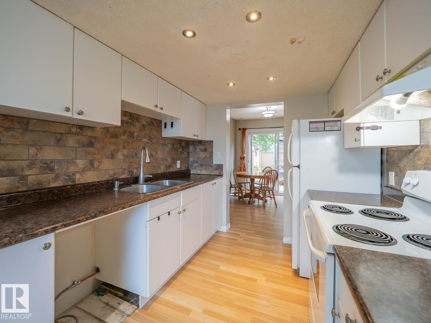 208 Grandin Village, St. Albert, AB - Indoor Photo Showing Kitchen With Double Sink