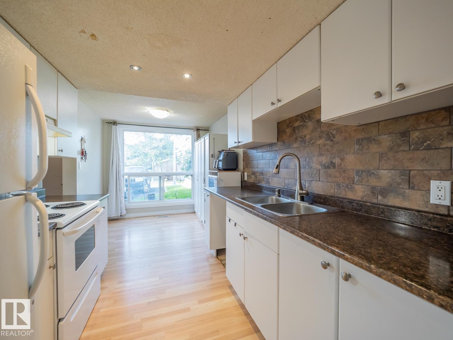 208 Grandin Village, St. Albert, AB - Indoor Photo Showing Kitchen With Double Sink
