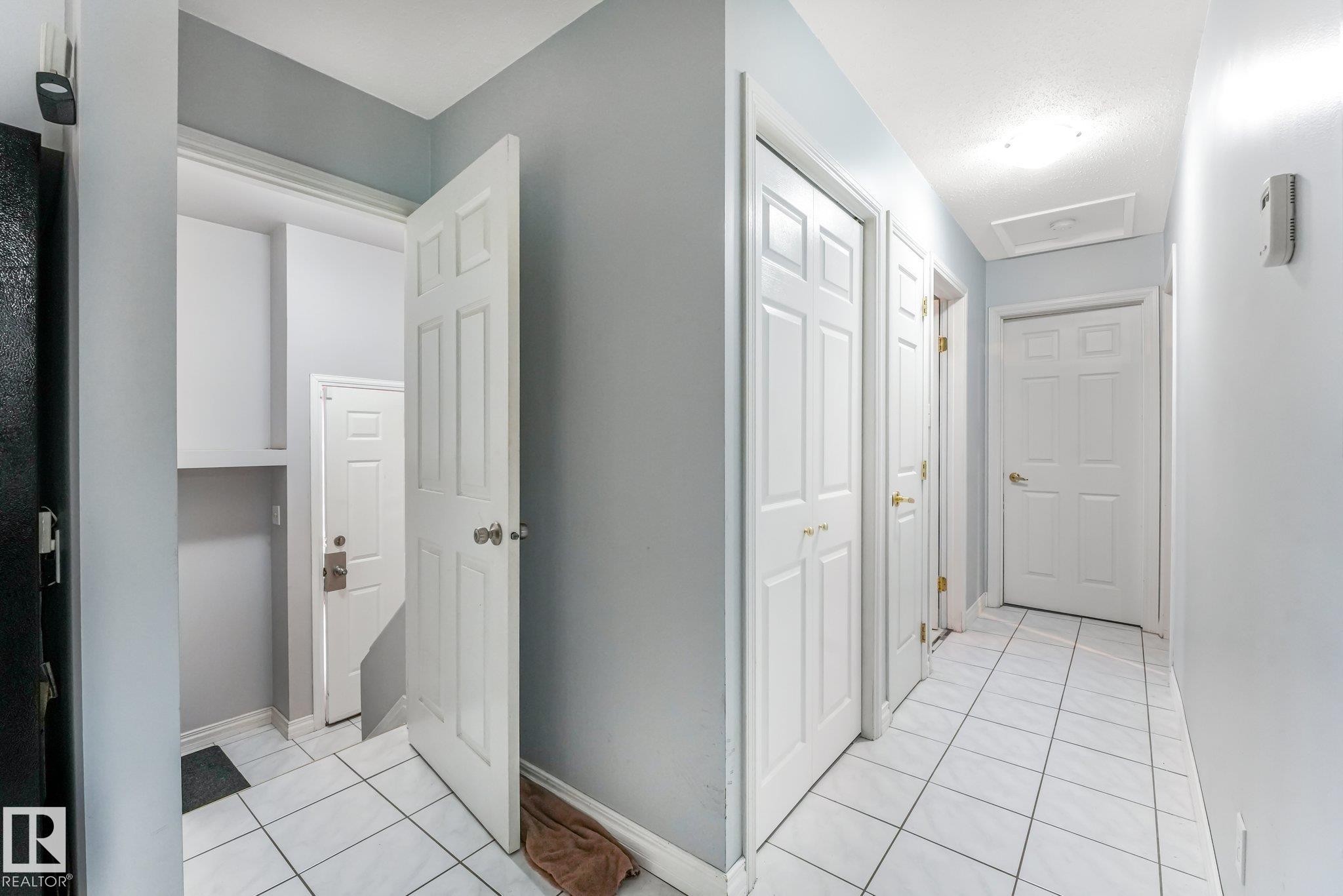 8712 137 Avenue Nw, Edmonton, AB - Indoor Photo Showing Other Room