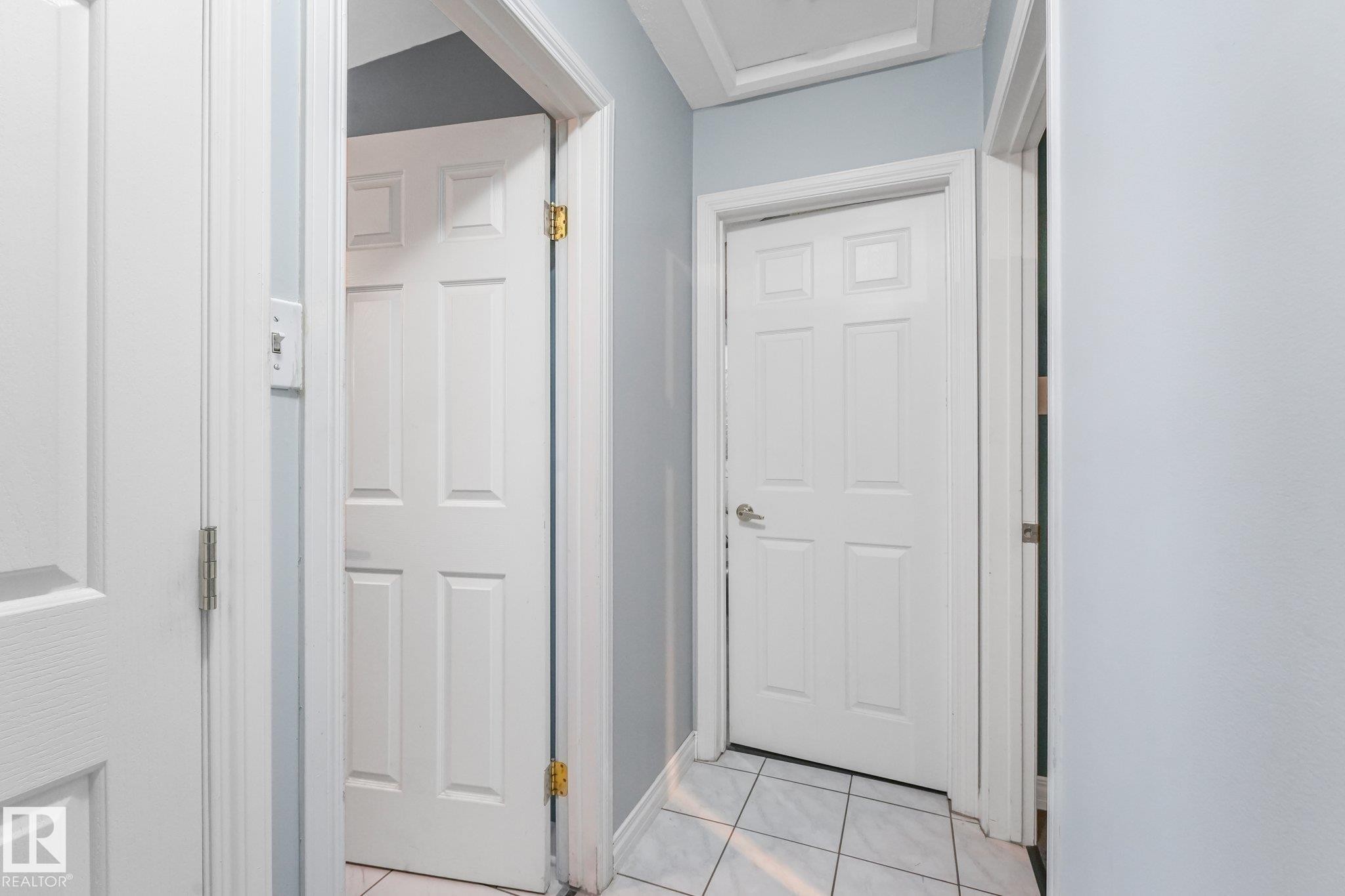 8712 137 Avenue Nw, Edmonton, AB - Indoor Photo Showing Other Room