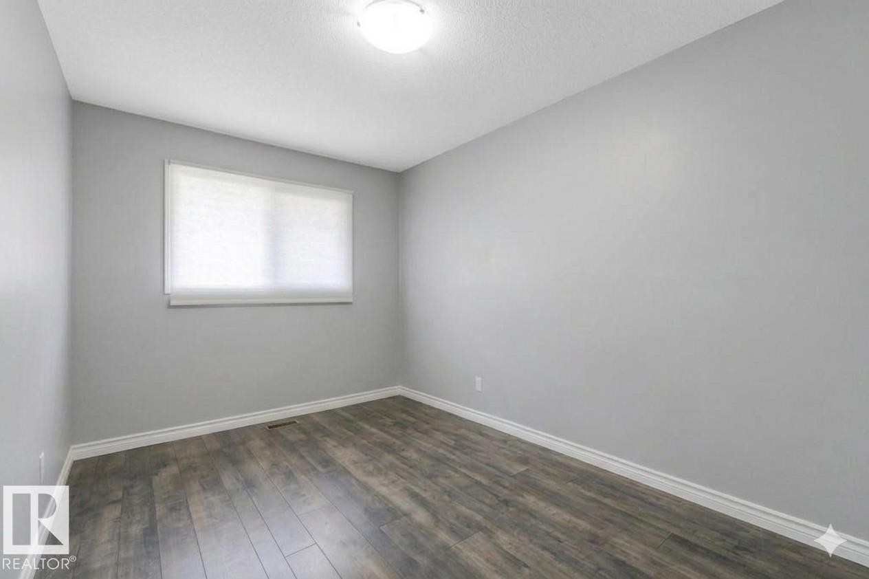 8712 137 Avenue Nw, Edmonton, AB - Indoor Photo Showing Other Room