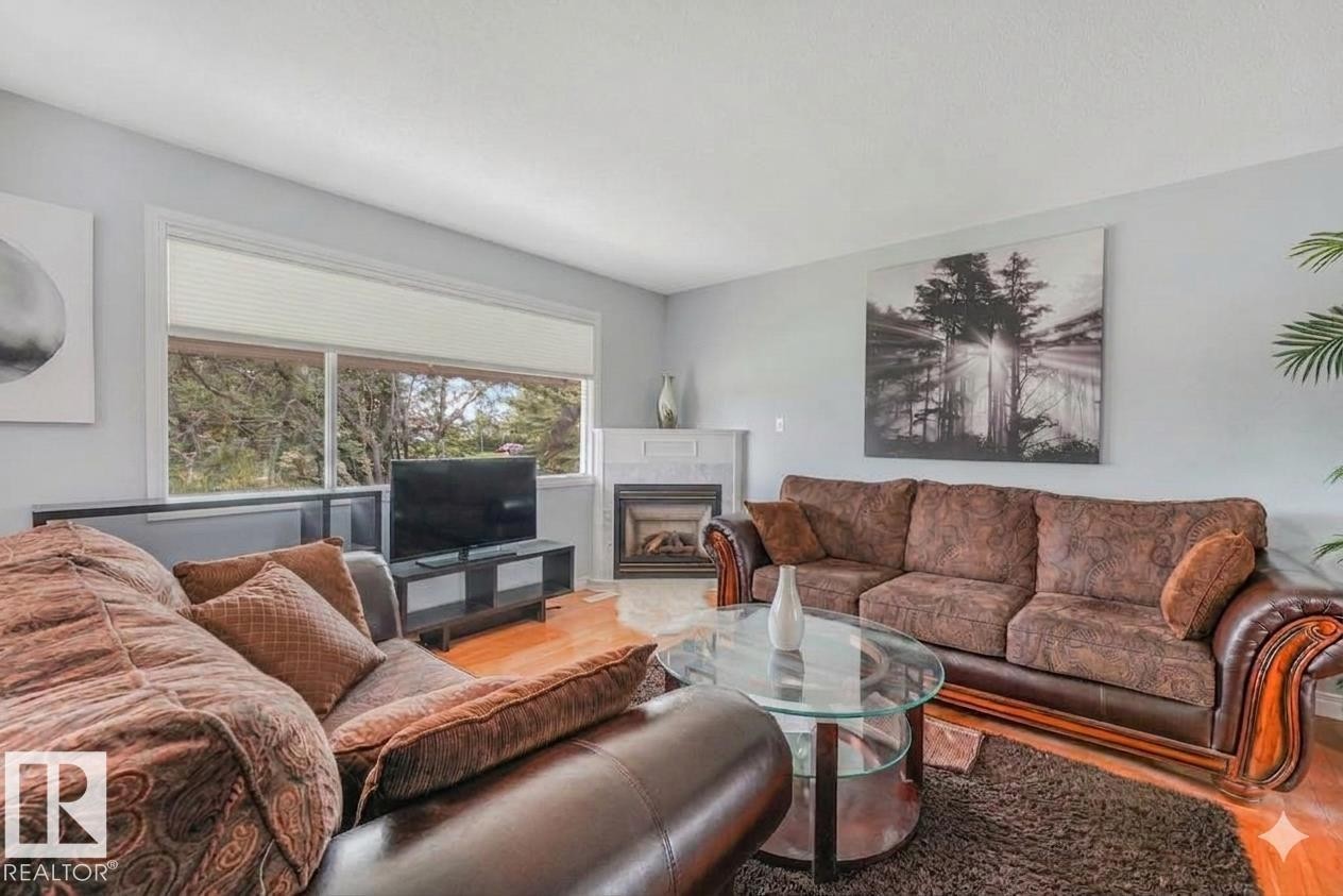 8712 137 Avenue Nw, Edmonton, AB - Indoor Photo Showing Living Room With Fireplace