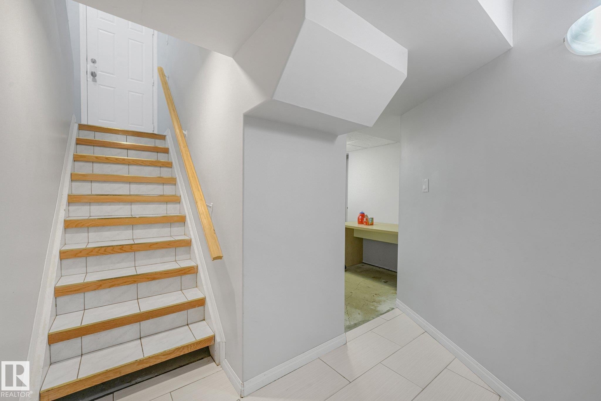 8712 137 Avenue Nw, Edmonton, AB - Indoor Photo Showing Other Room