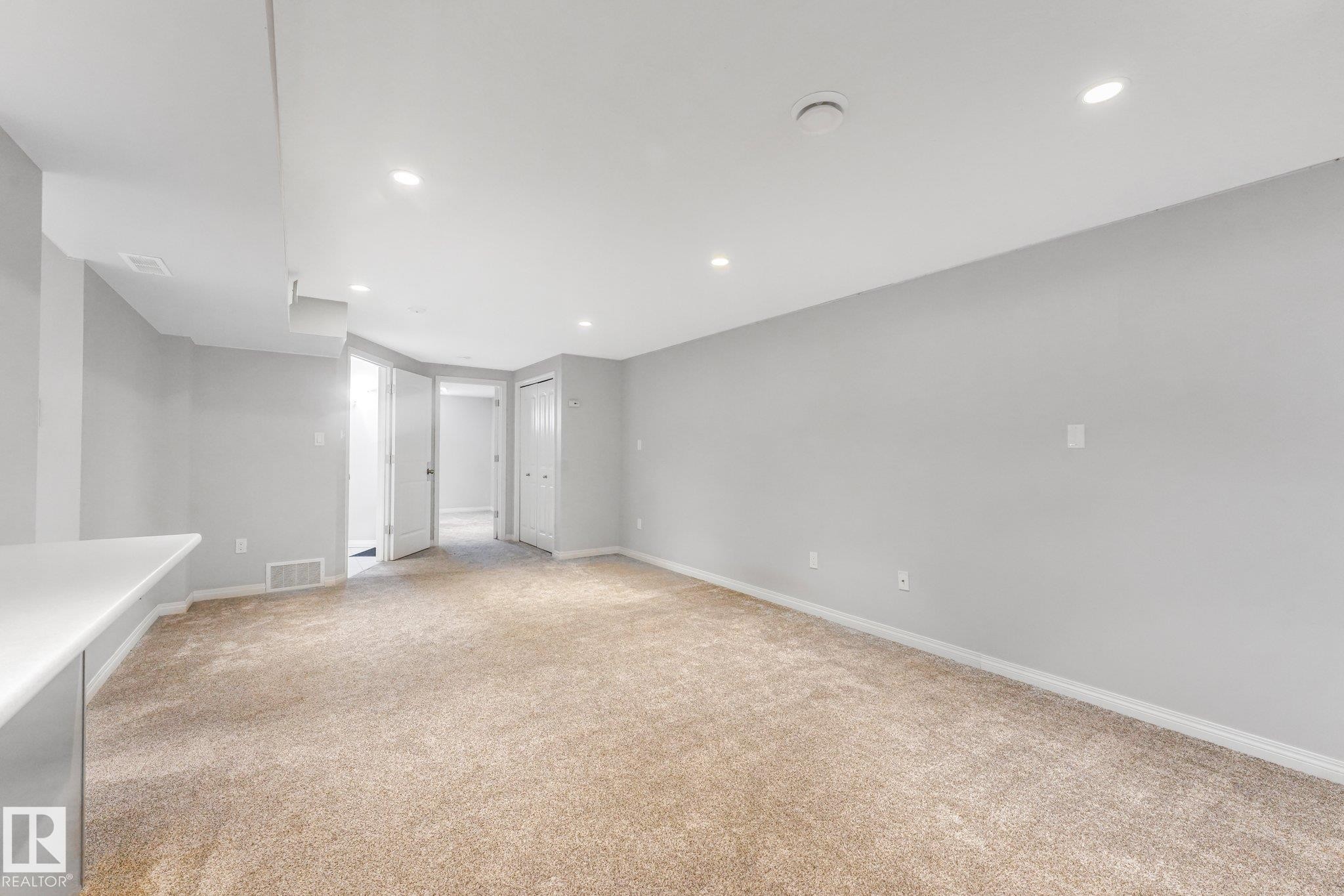 8712 137 Avenue Nw, Edmonton, AB - Indoor Photo Showing Other Room