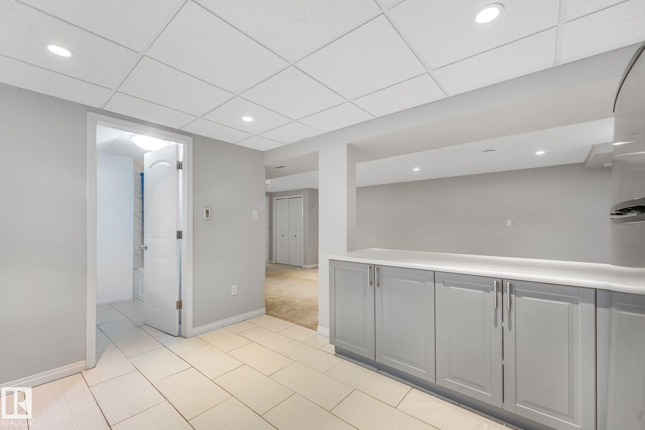 8712 137 Avenue Nw, Edmonton, AB - Indoor Photo Showing Other Room