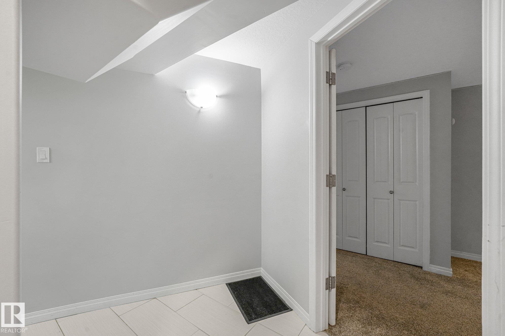 8712 137 Avenue Nw, Edmonton, AB - Indoor Photo Showing Other Room