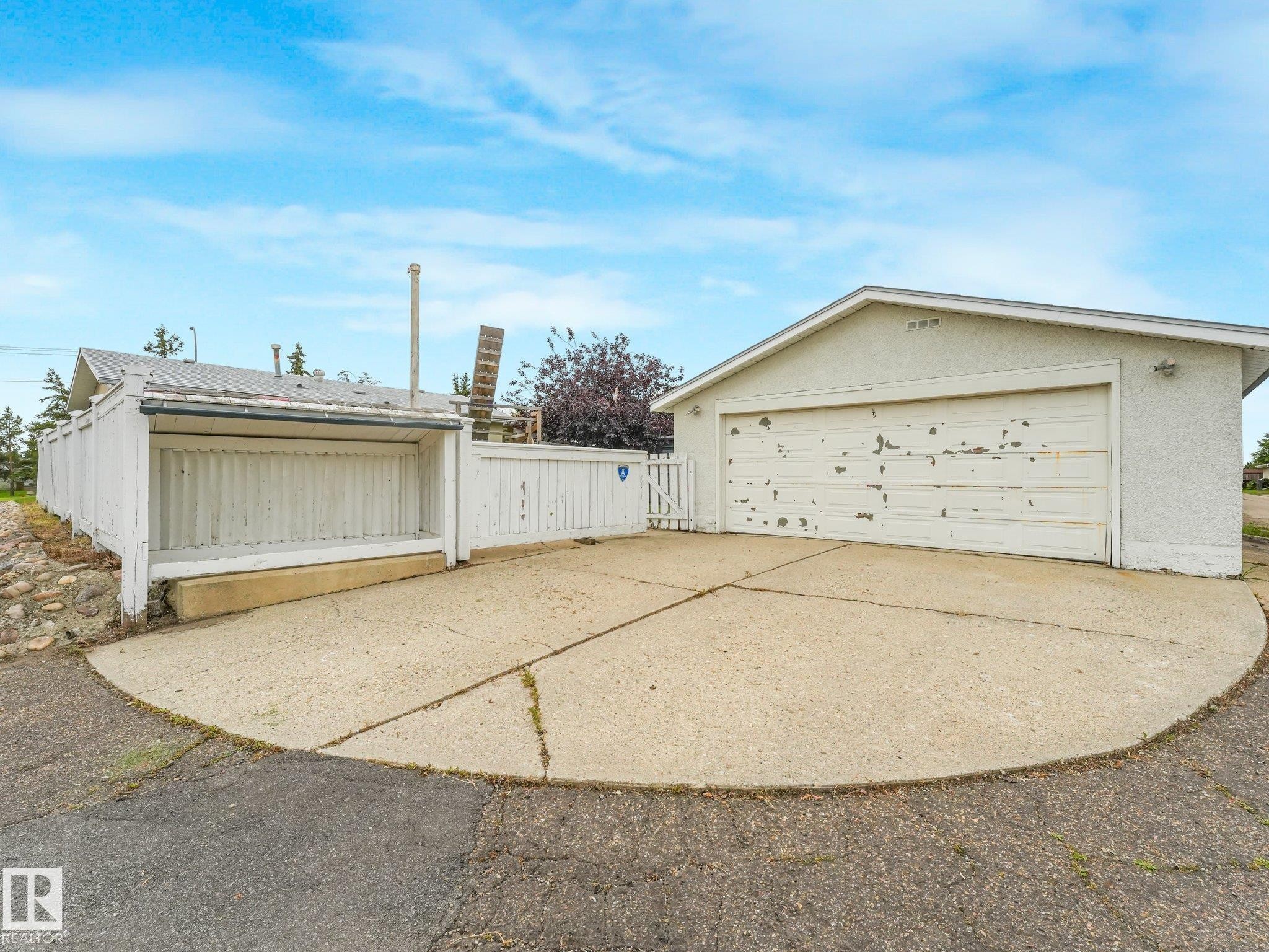 8712 137 Avenue Nw, Edmonton, AB - Outdoor With Exterior