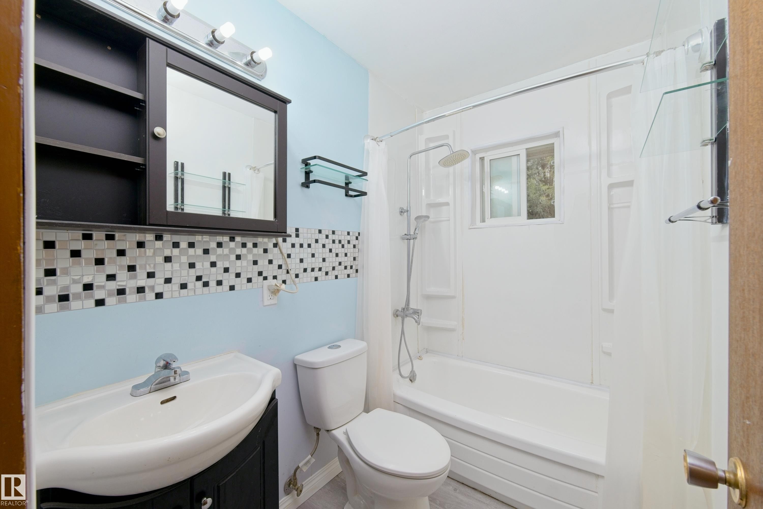 4510 55 Avenue, Barrhead, AB - Indoor Photo Showing Bathroom