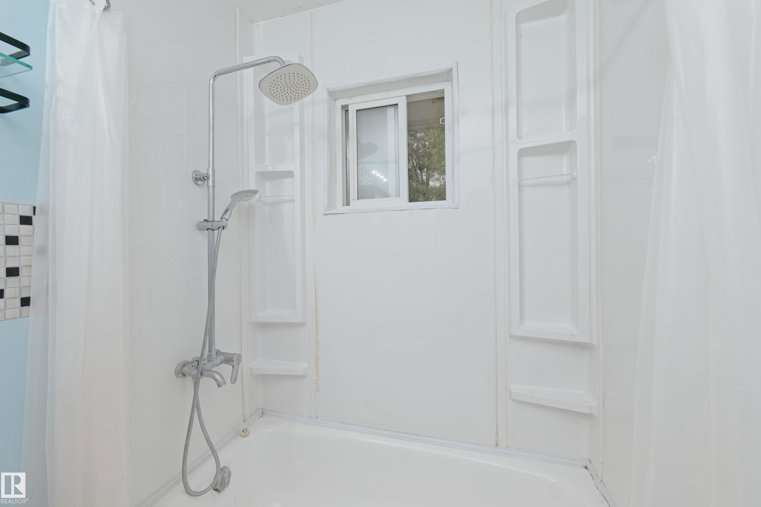 4510 55 Avenue, Barrhead, AB - Indoor