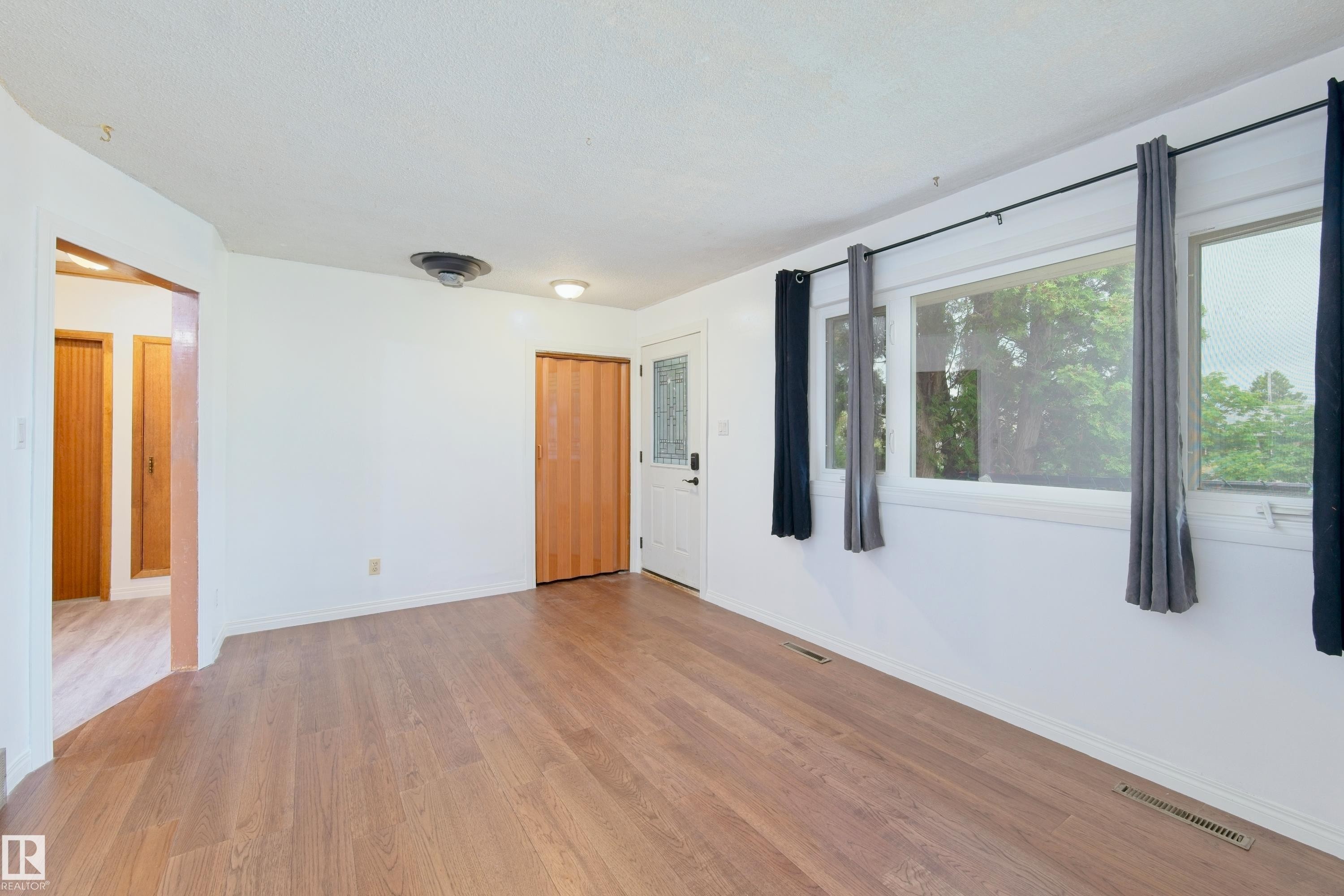 4510 55 Avenue, Barrhead, AB - Indoor Photo Showing Other Room