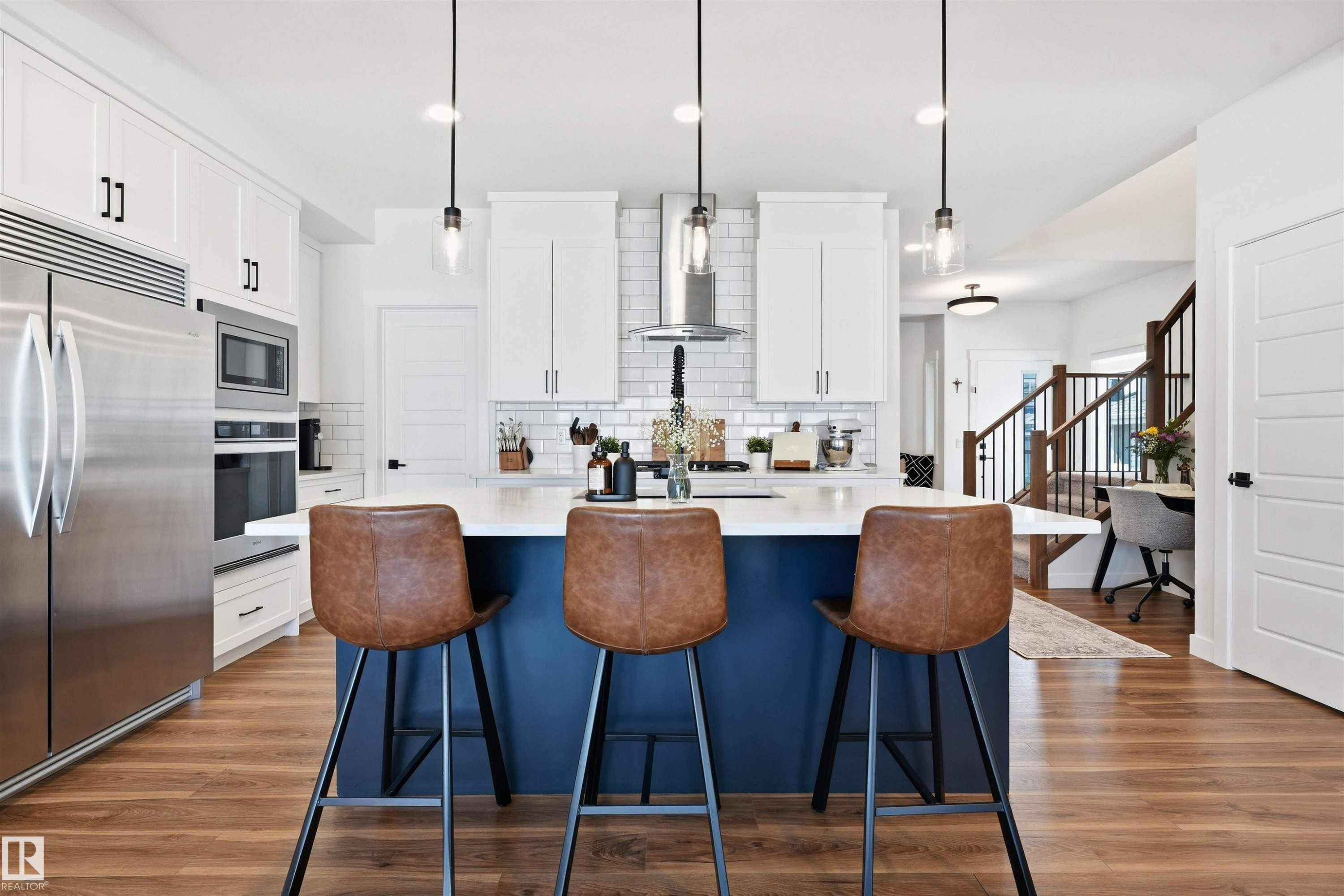 4618 170A Avenue Nw, Edmonton, AB - Indoor Photo Showing Kitchen With Upgraded Kitchen