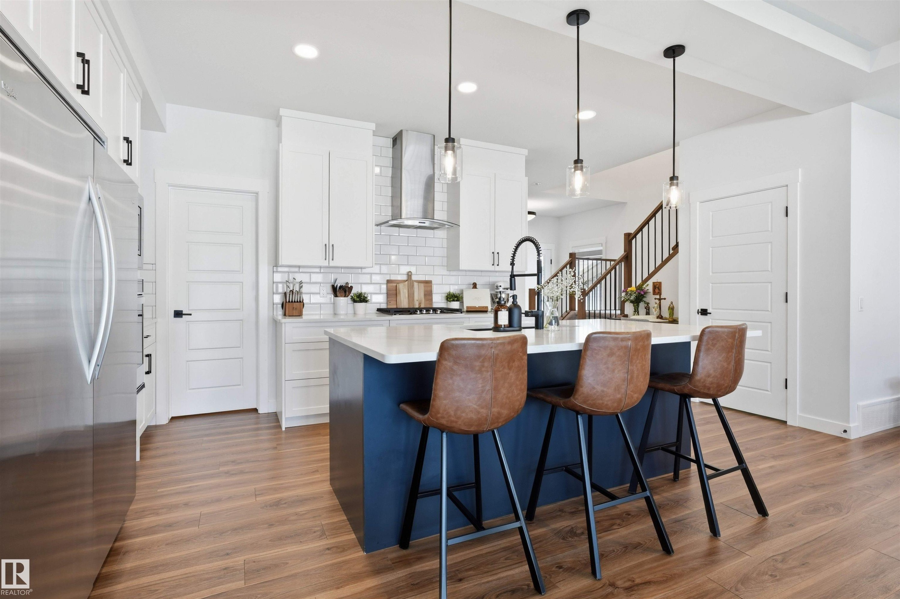 4618 170A Avenue Nw, Edmonton, AB - Indoor Photo Showing Kitchen With Upgraded Kitchen