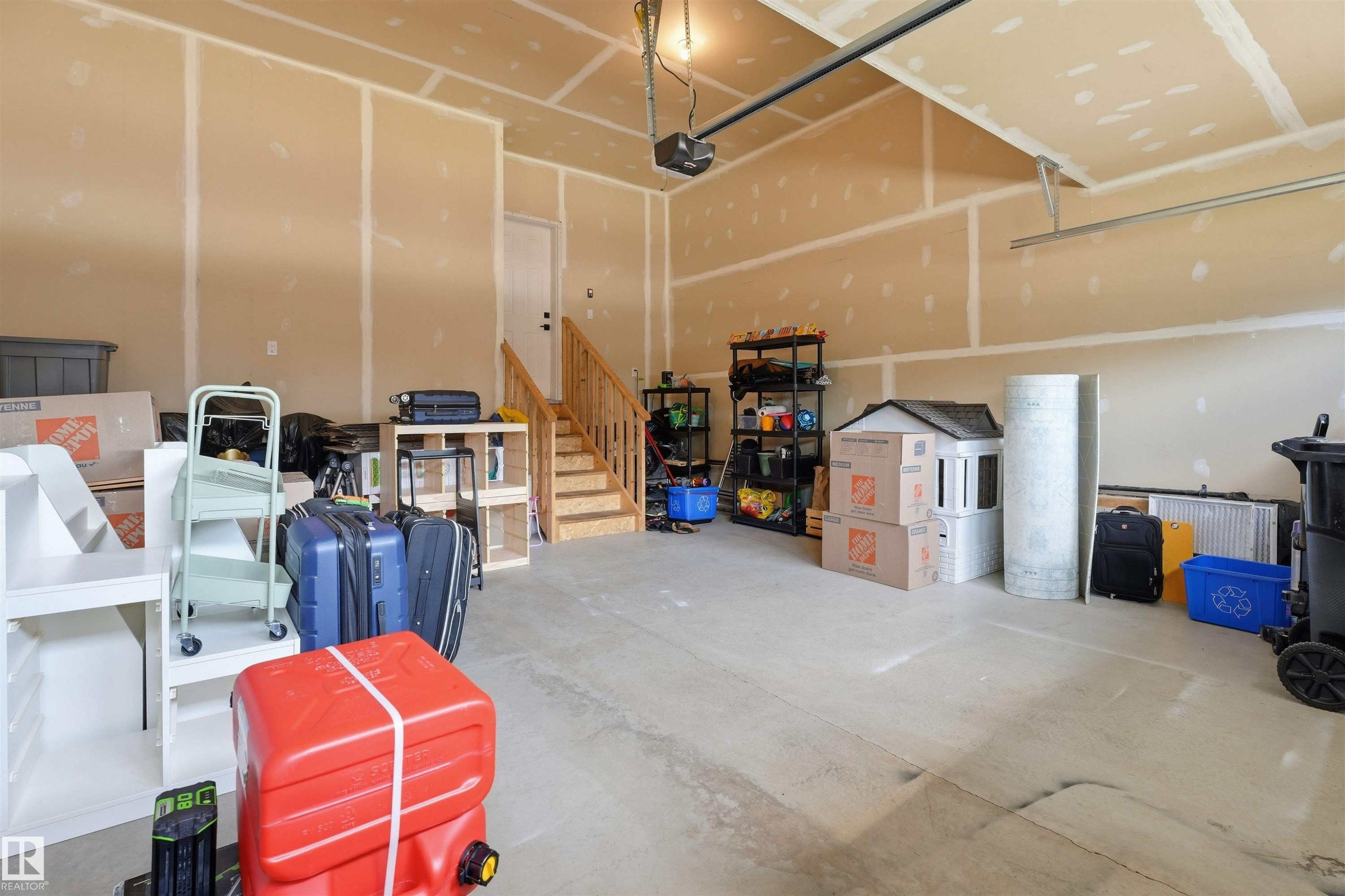4618 170A Avenue Nw, Edmonton, AB - Indoor Photo Showing Garage