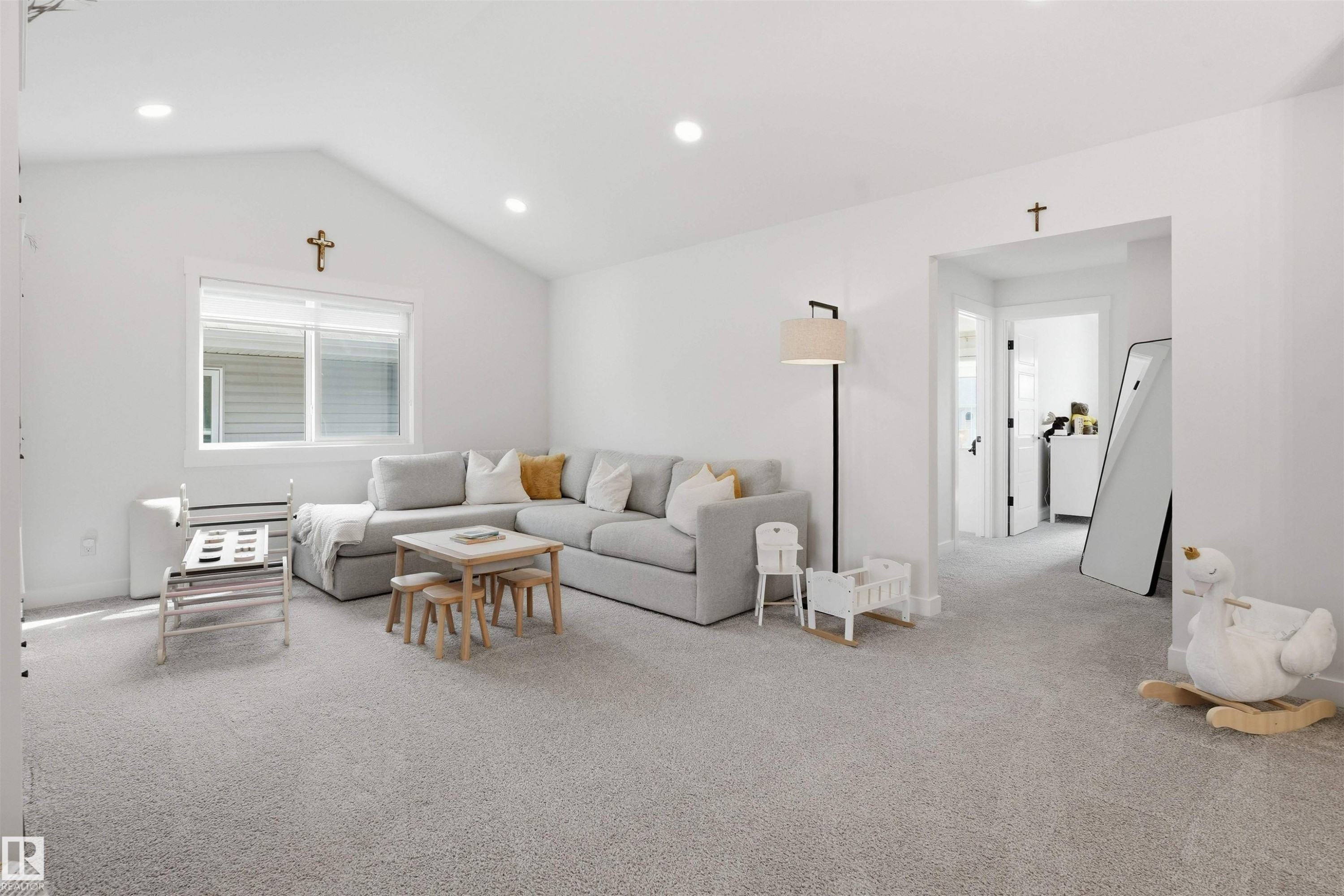 4618 170A Avenue Nw, Edmonton, AB - Indoor Photo Showing Living Room