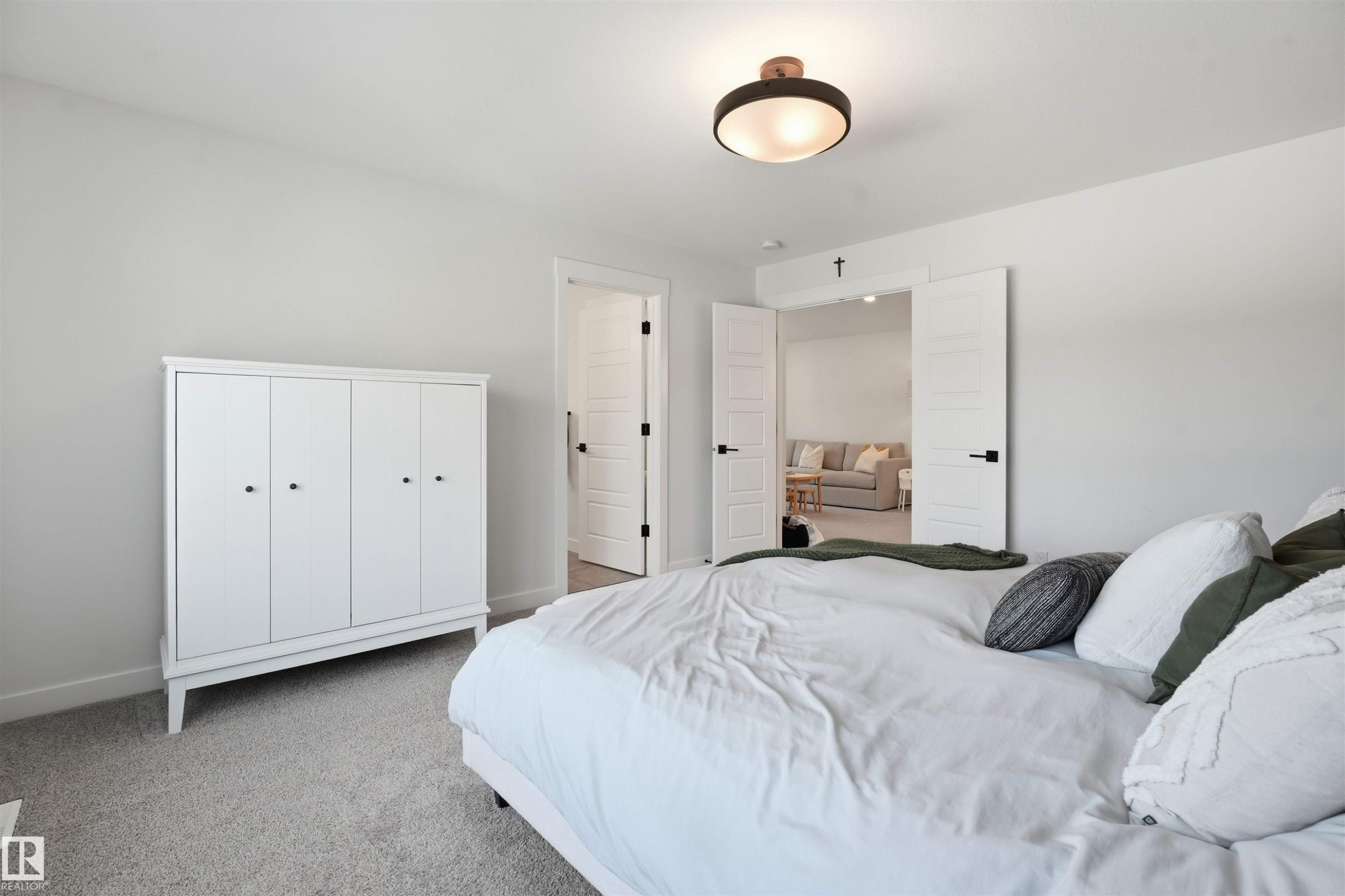 4618 170A Avenue Nw, Edmonton, AB - Indoor Photo Showing Bedroom