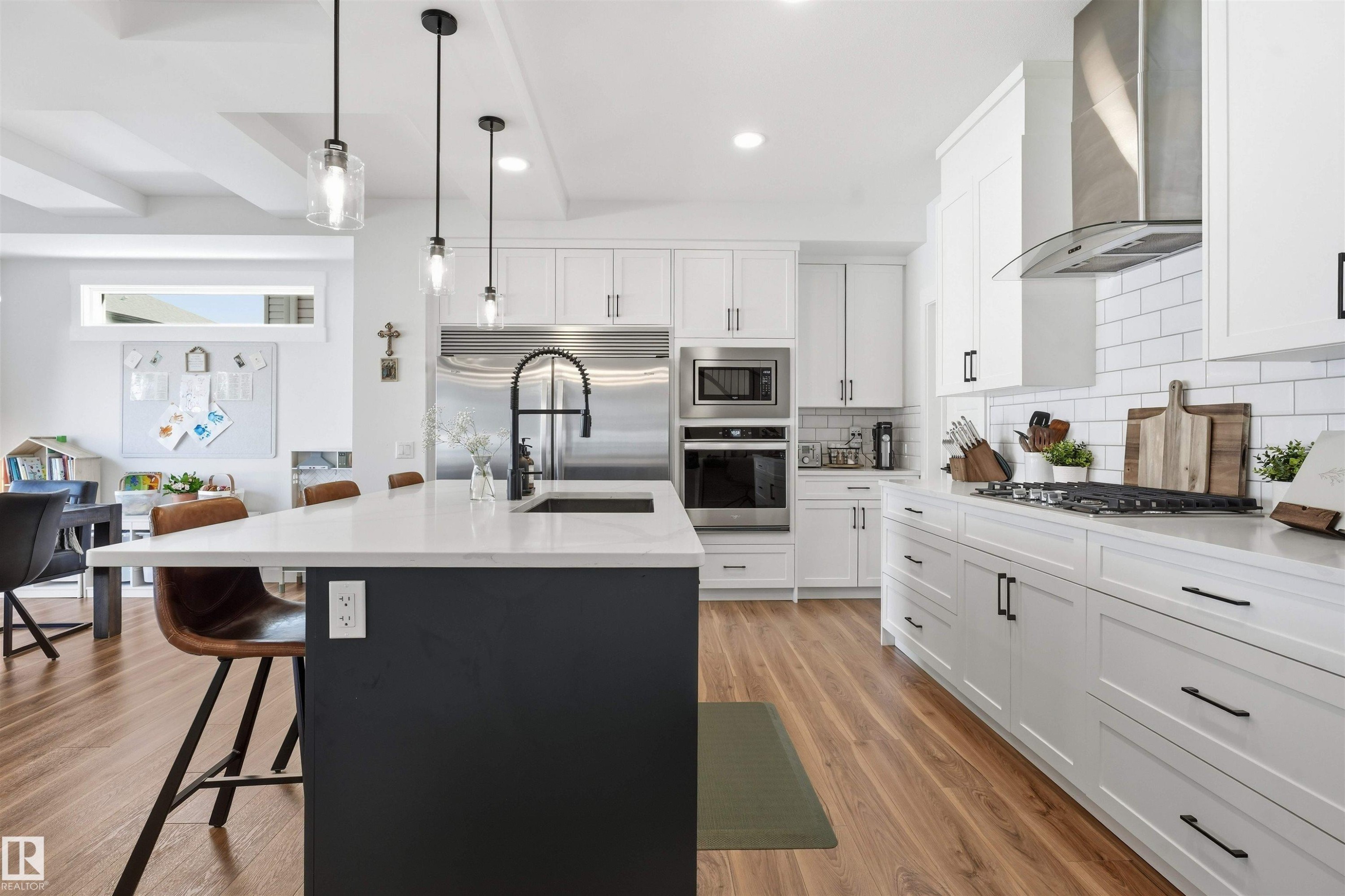 4618 170A Avenue Nw, Edmonton, AB - Indoor Photo Showing Kitchen With Upgraded Kitchen