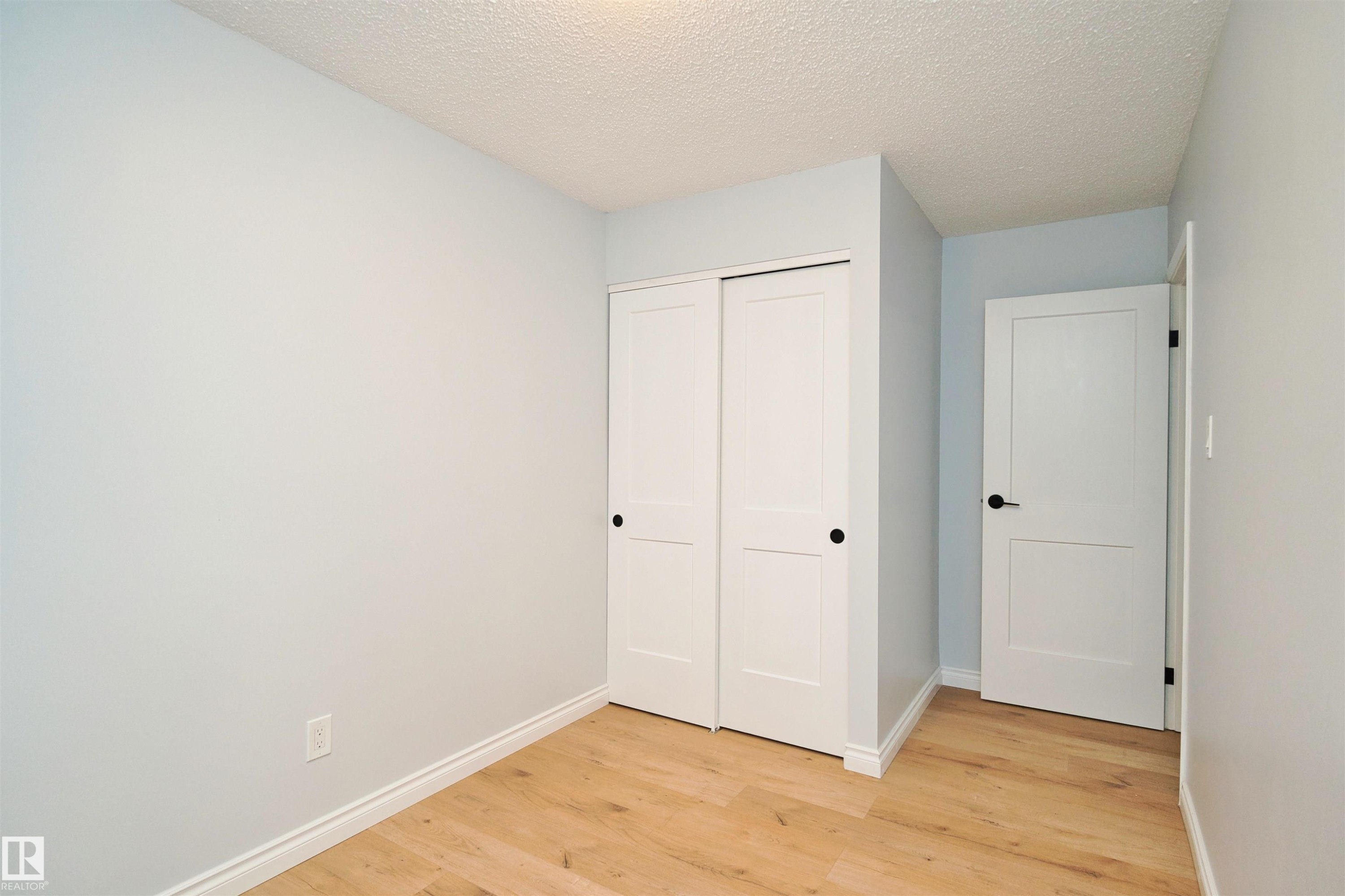 2nd bedroom - 1679 Lakewood Road Nw, Edmonton, AB - Indoor Photo Showing Other Room