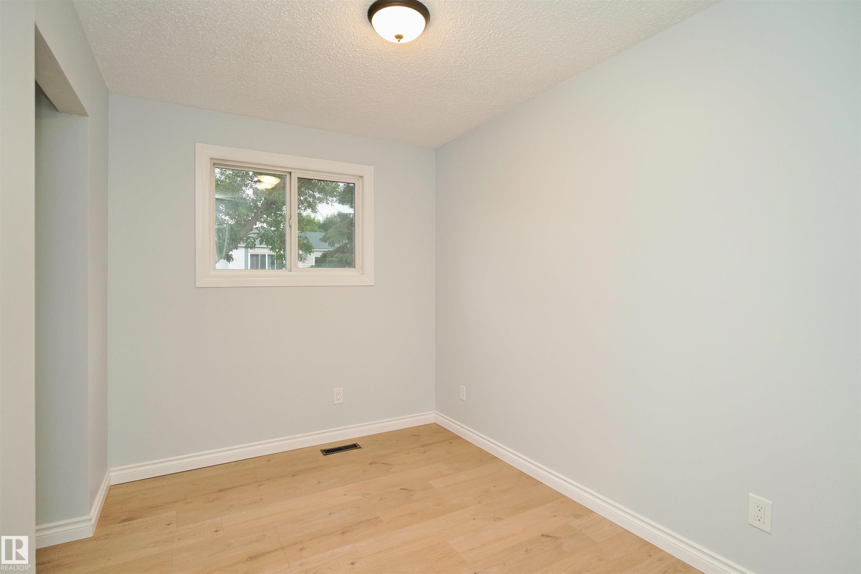 3rd bedroom - 1679 Lakewood Road Nw, Edmonton, AB - Indoor Photo Showing Other Room
