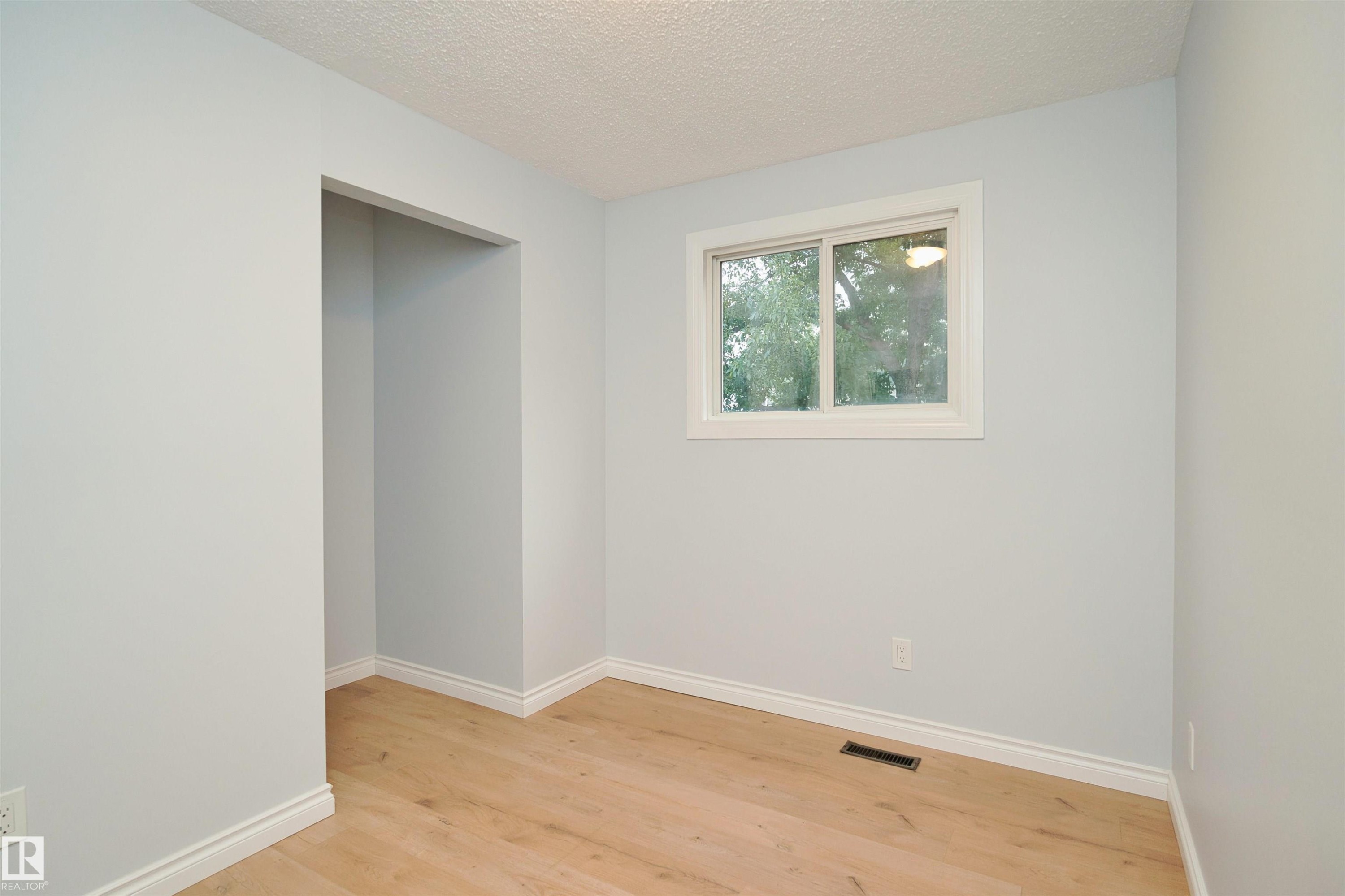 3rd bedroom - 1679 Lakewood Road Nw, Edmonton, AB - Indoor Photo Showing Other Room