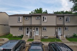 1679 LAKEWOOD Road NW Edmonton, AB T6K 3B9