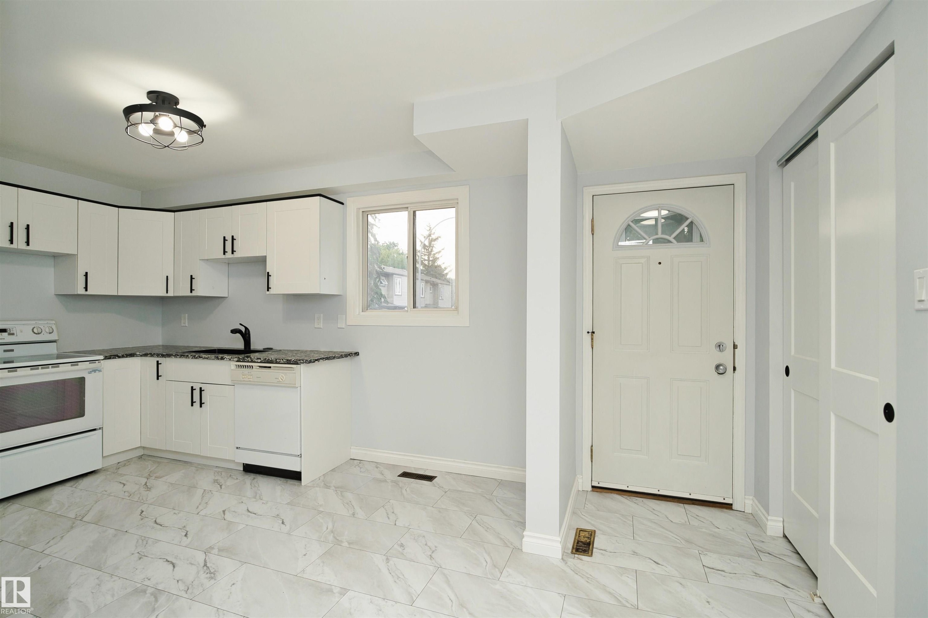 1679 Lakewood Road Nw, Edmonton, AB - Indoor Photo Showing Kitchen