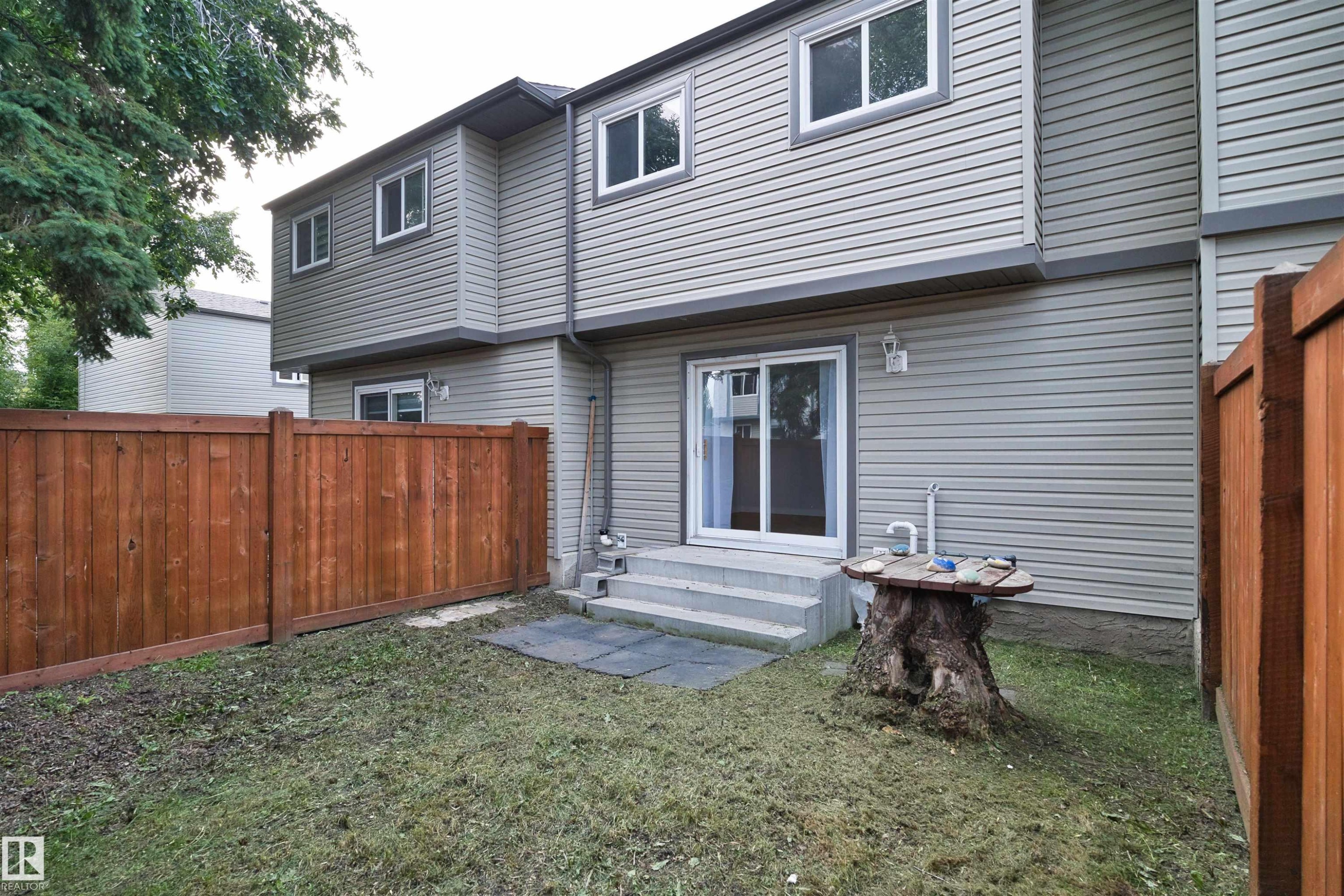 1679 Lakewood Road Nw, Edmonton, AB - Outdoor With Exterior