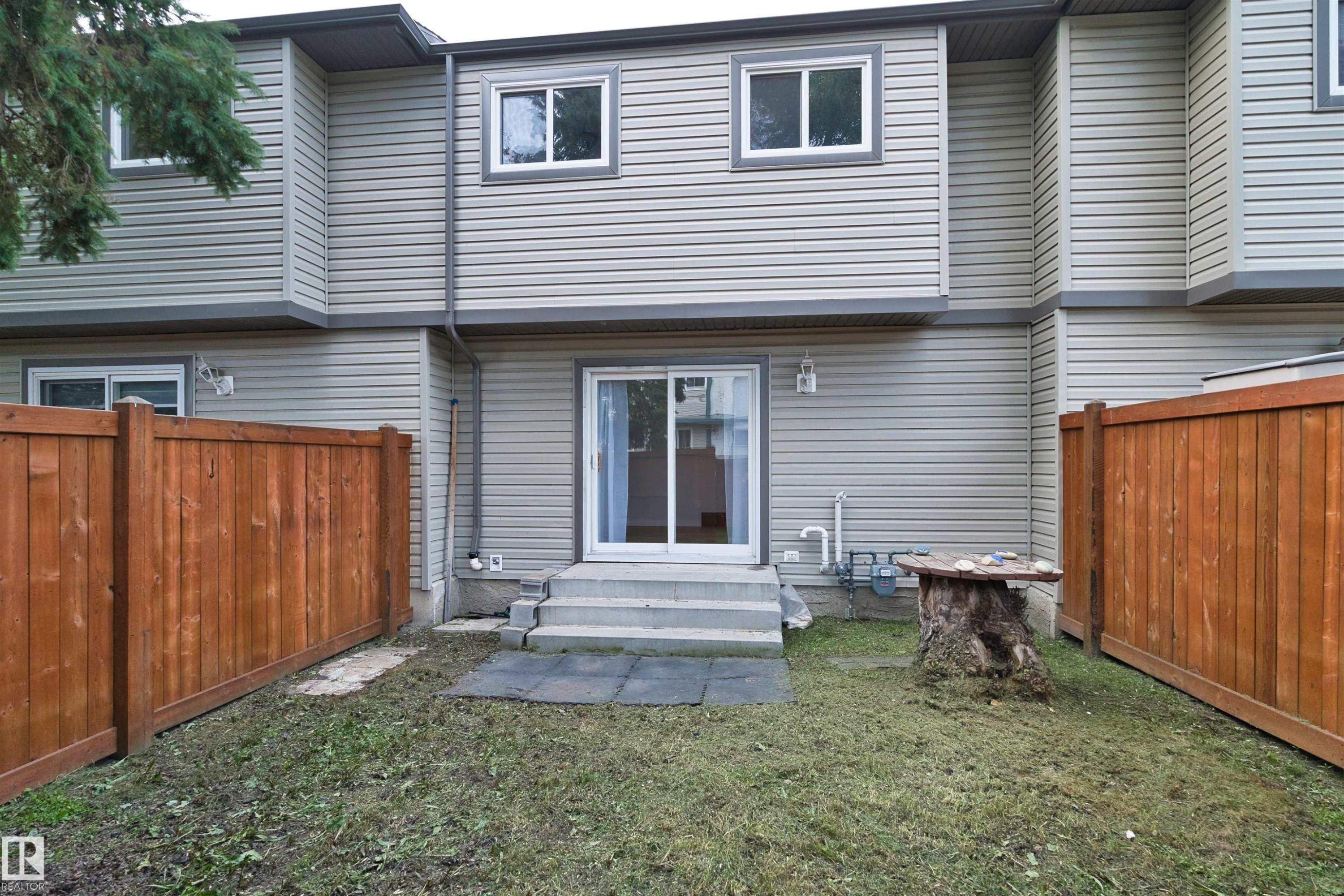 1679 Lakewood Road Nw, Edmonton, AB - Outdoor With Exterior