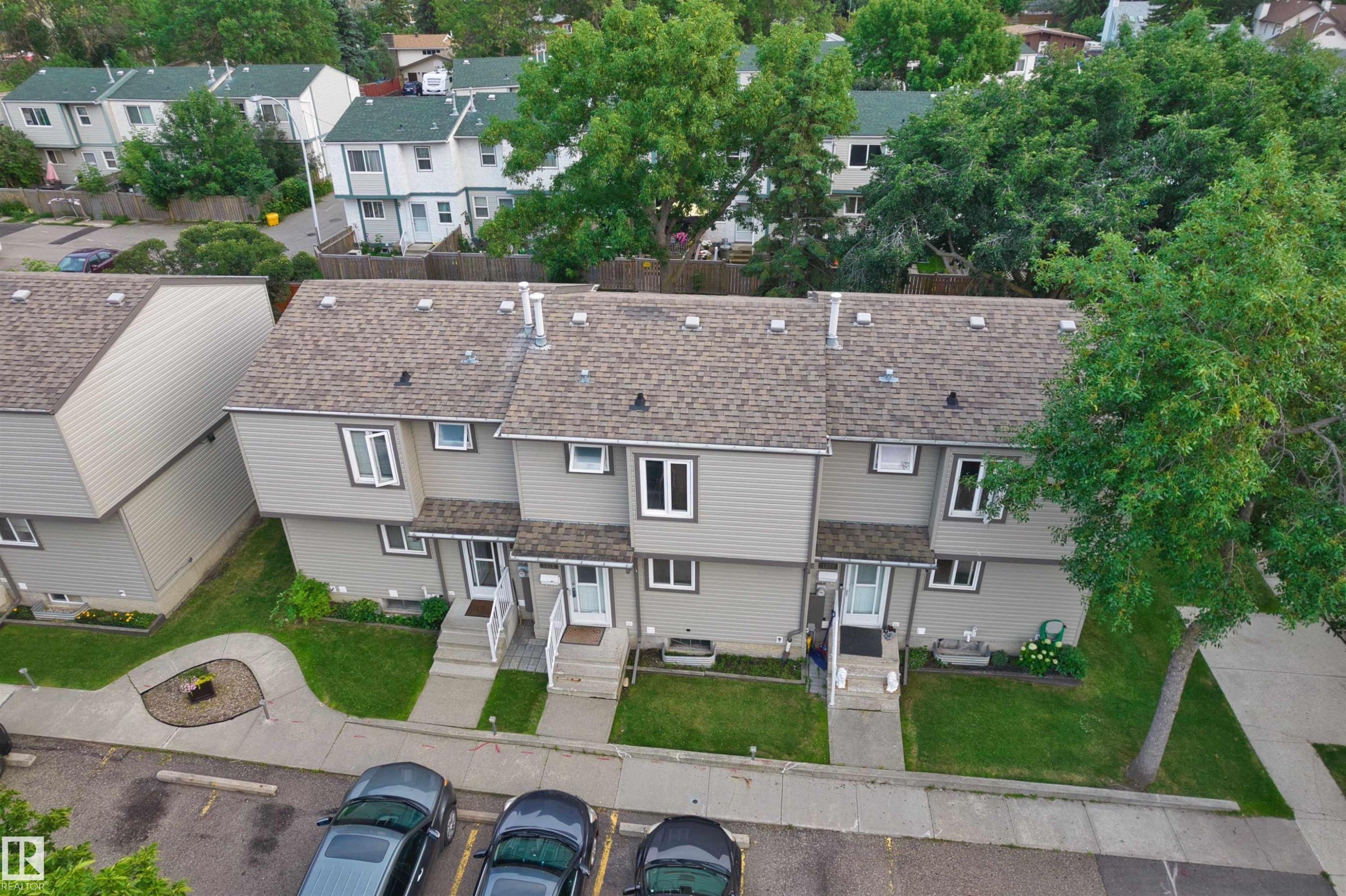 1679 Lakewood Road Nw, Edmonton, AB - Outdoor