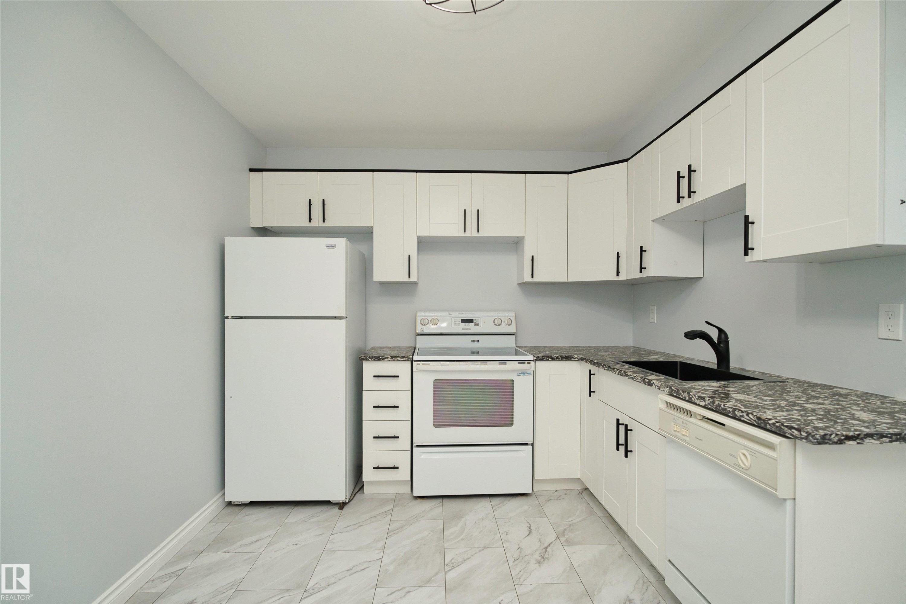 1679 Lakewood Road Nw, Edmonton, AB - Indoor Photo Showing Kitchen