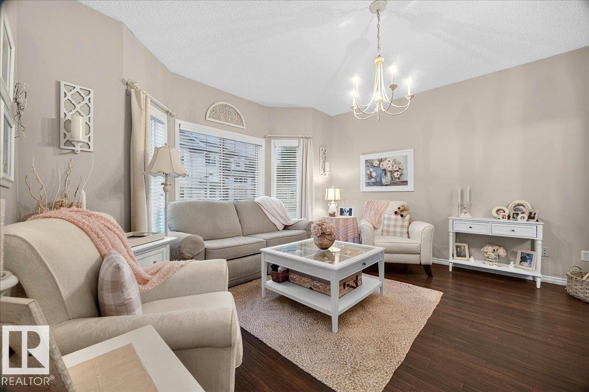 #52 1780 Glastonbury Bv Nw, Edmonton, AB - Indoor Photo Showing Living Room