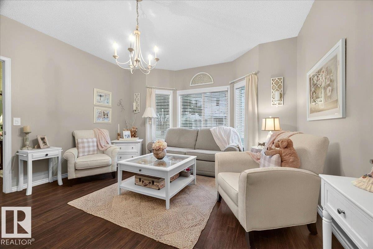#52 1780 Glastonbury Bv Nw, Edmonton, AB - Indoor Photo Showing Living Room