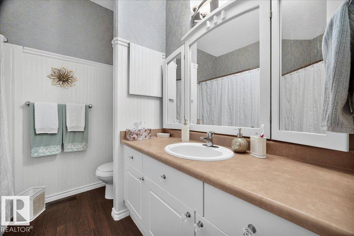 #52 1780 Glastonbury Bv Nw, Edmonton, AB - Indoor Photo Showing Bathroom
