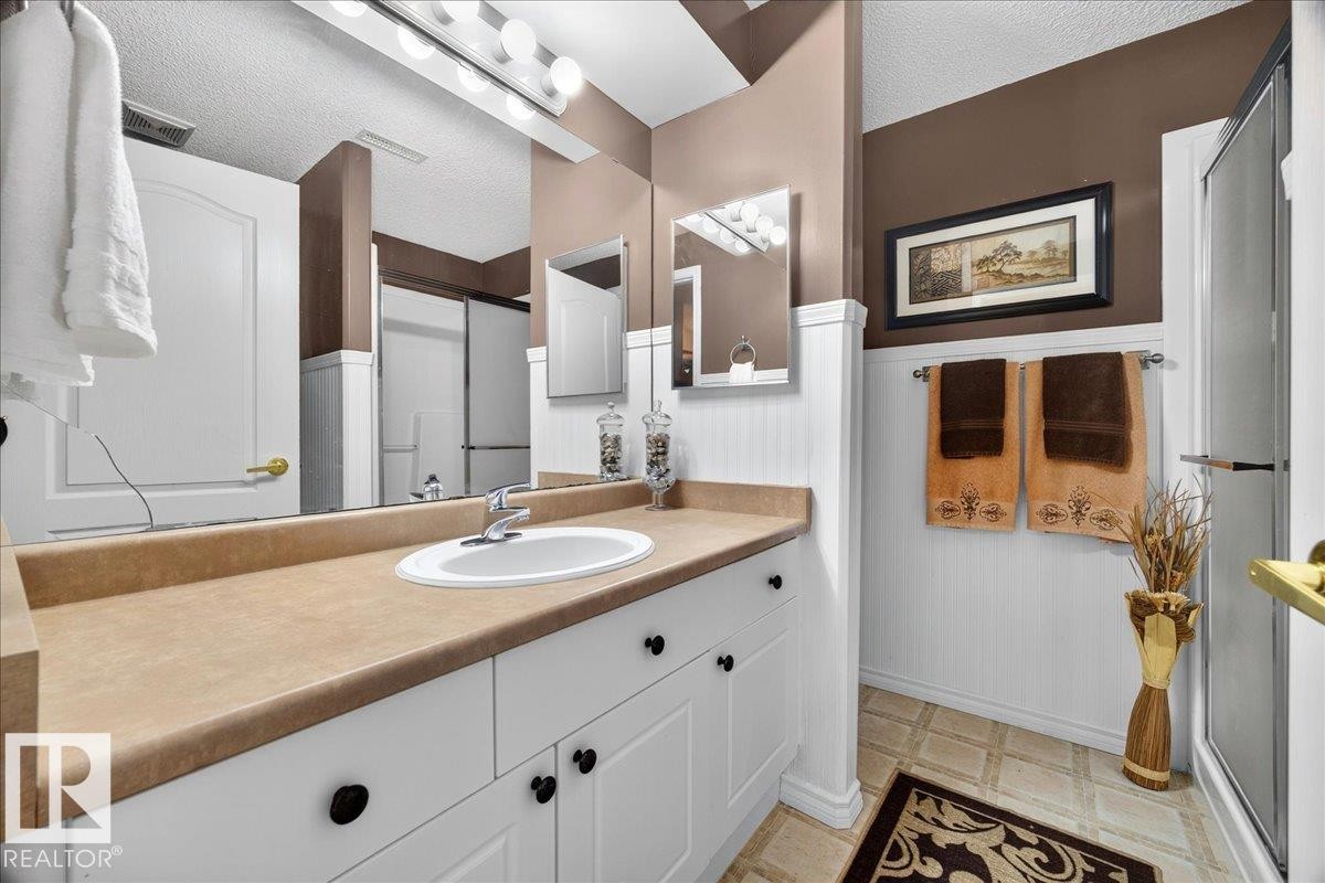 #52 1780 Glastonbury Bv Nw, Edmonton, AB - Indoor Photo Showing Bathroom