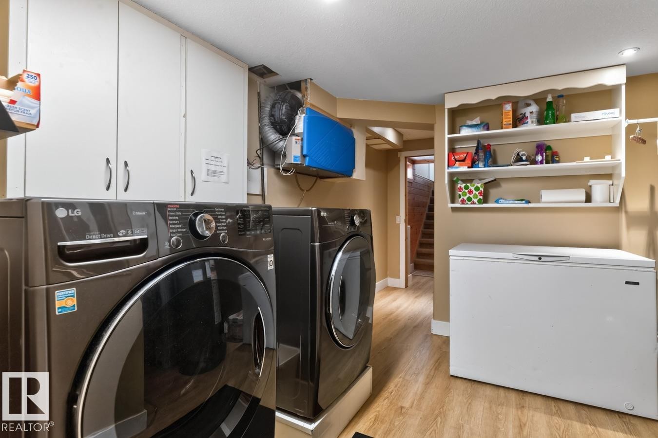 Dedicated laundry area featuring wood-finish flooring - 27 Milford Crescent, Sherwood Park, AB - Indoor Photo Showing Laundry Room