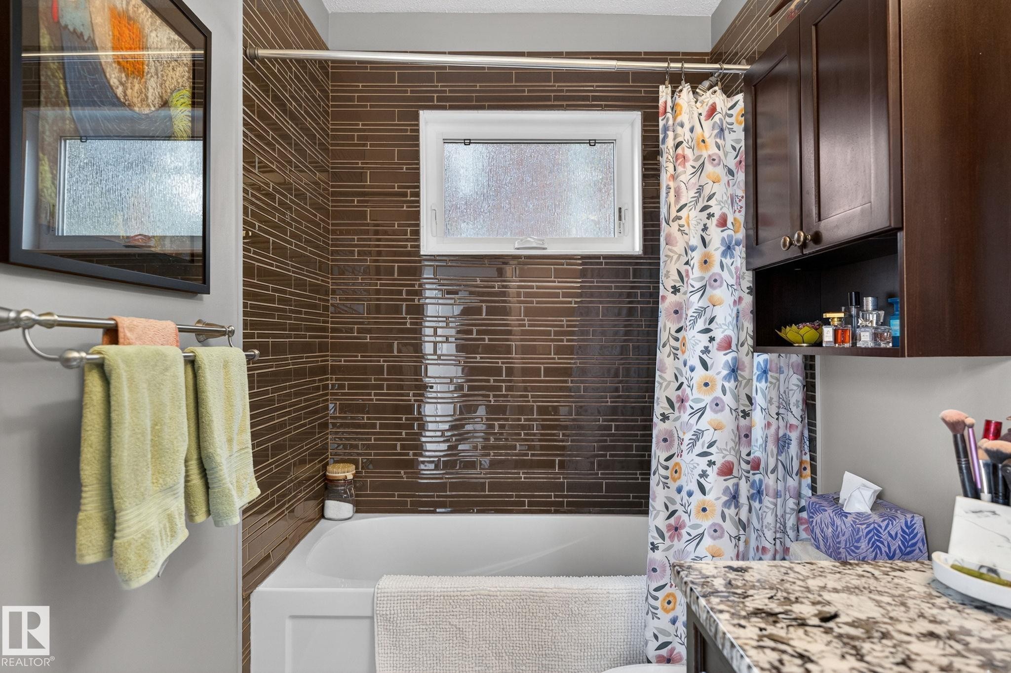 10108 144 Street Nw, Edmonton, AB - Indoor Photo Showing Bathroom