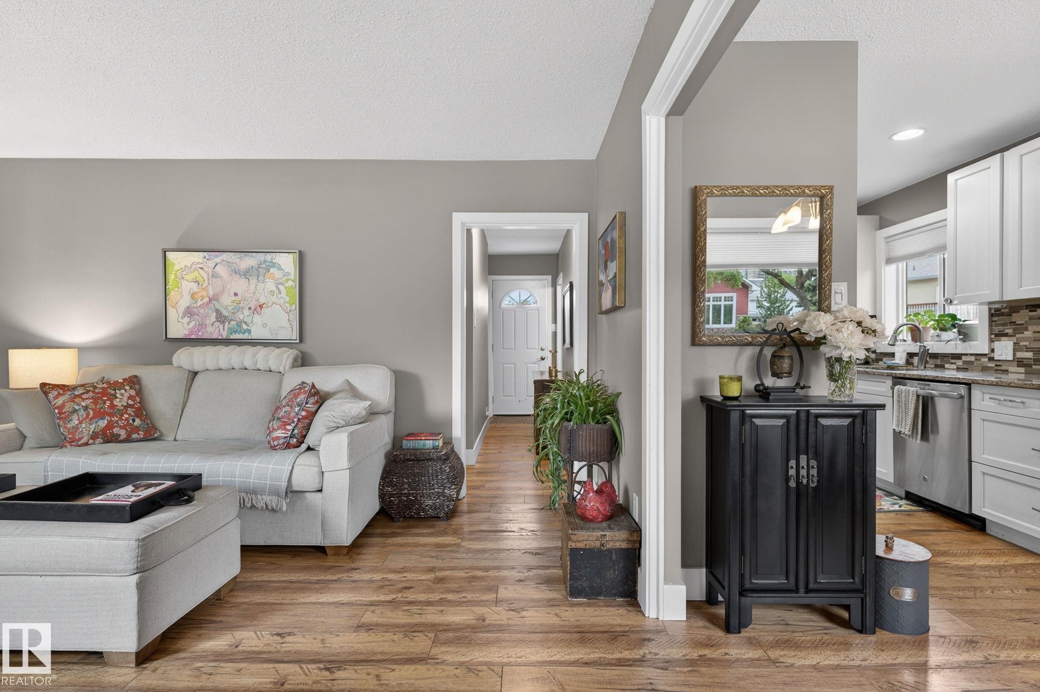 10108 144 Street Nw, Edmonton, AB - Indoor